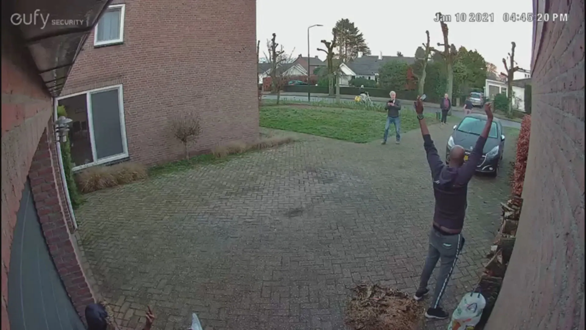 Bewoners verjagen groep overlastgevende asielzoekers in Budel: 'Het gaat van kwaad tot erger'