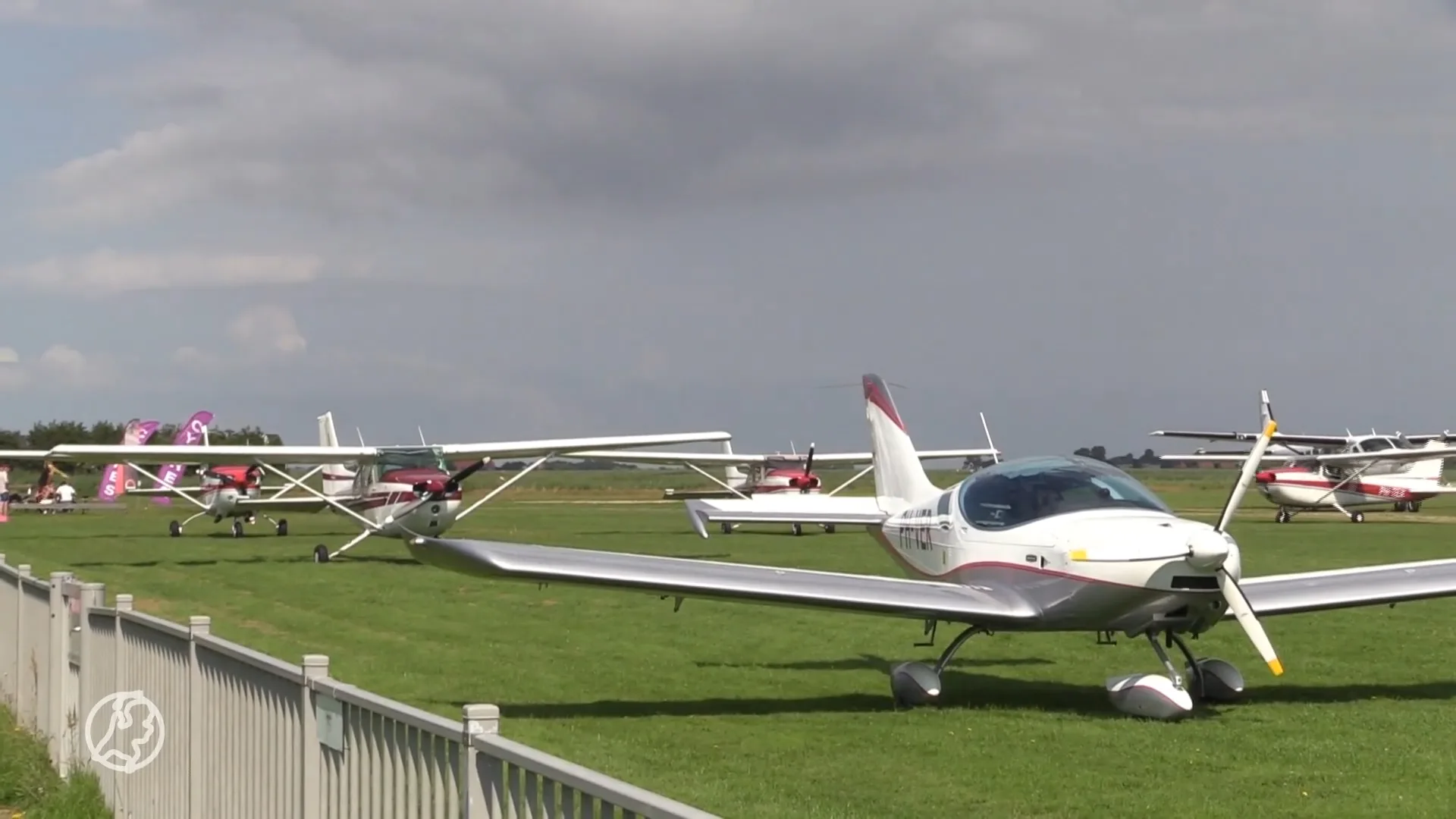 Parachutist stort neer op Texel Airport en overlijdt