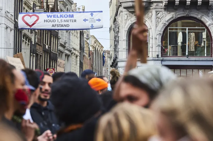 Gedragsexpert roept op tot hardere taal om coronavirus weer serieus te nemen: 'Het is vijf voor twaalf'