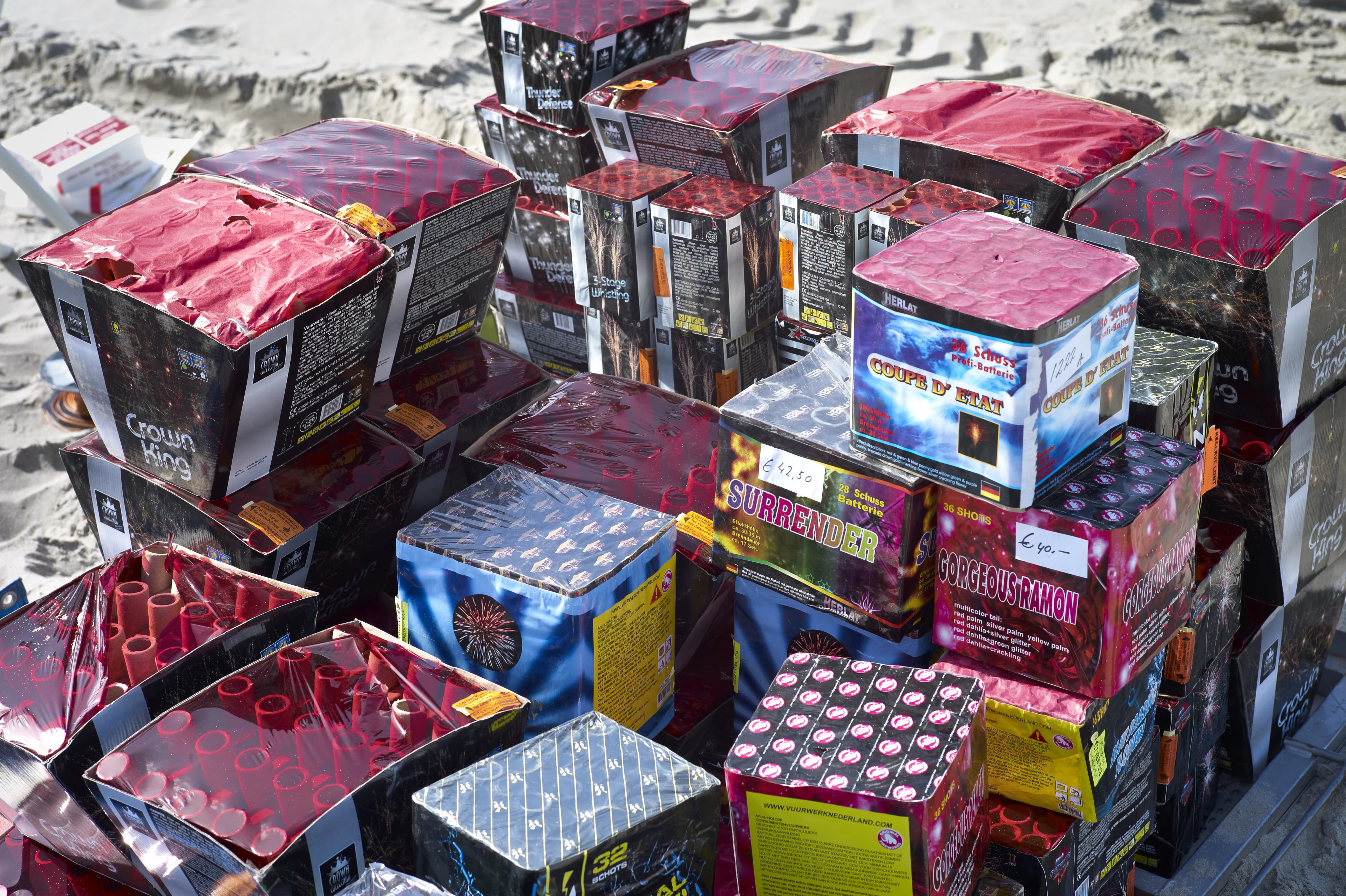 Honderden kilo's illegaal vuurwerk gevonden in woning Ossendrecht