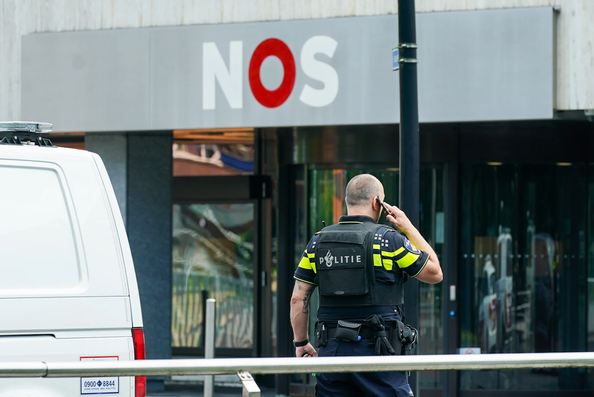 Dreiging bij gebouw NOS voorbij, hoofdingang weer vrij