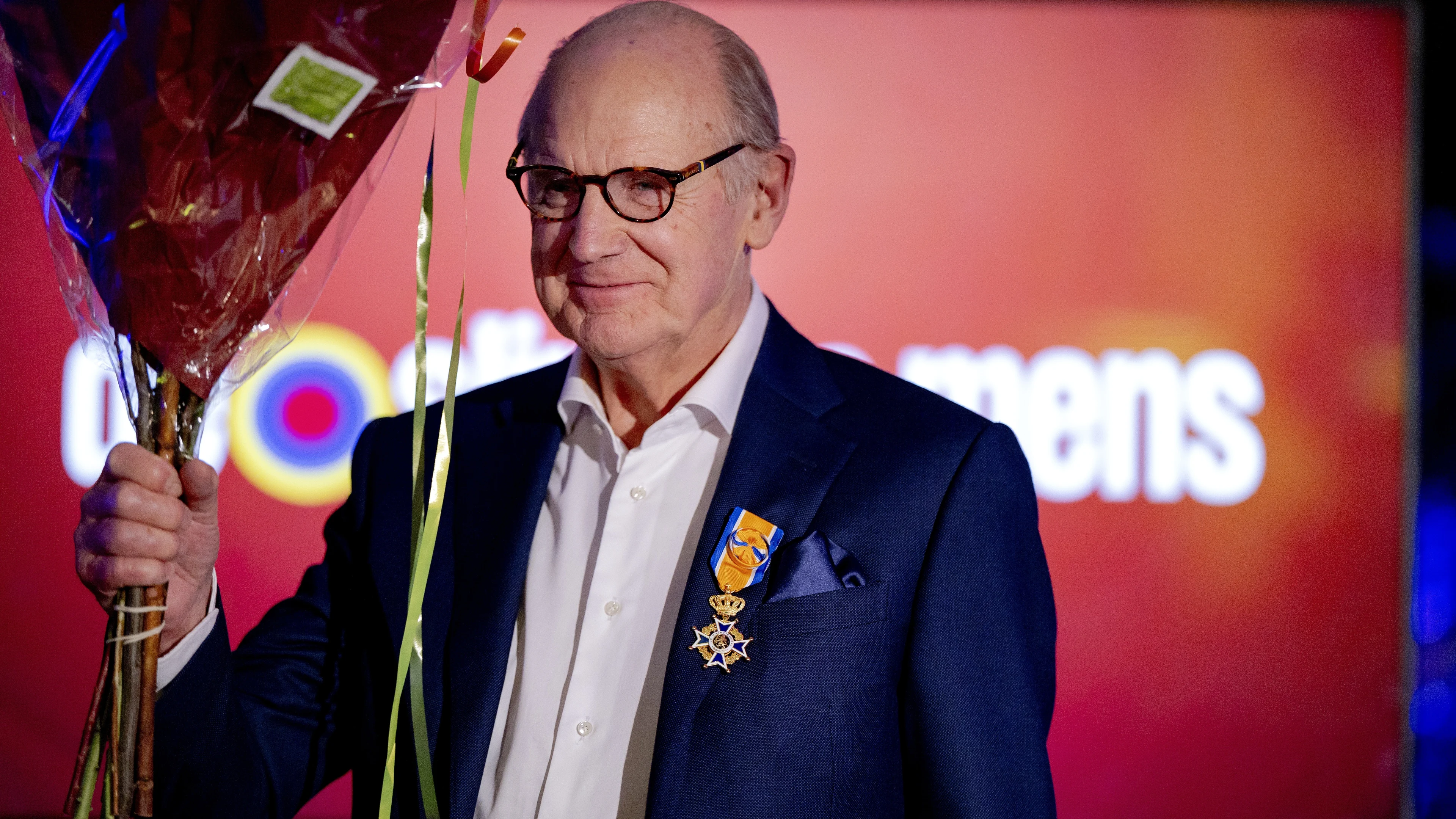 Koninklijk lintje voor Philip Freriks (80) na laatste De slimste mens