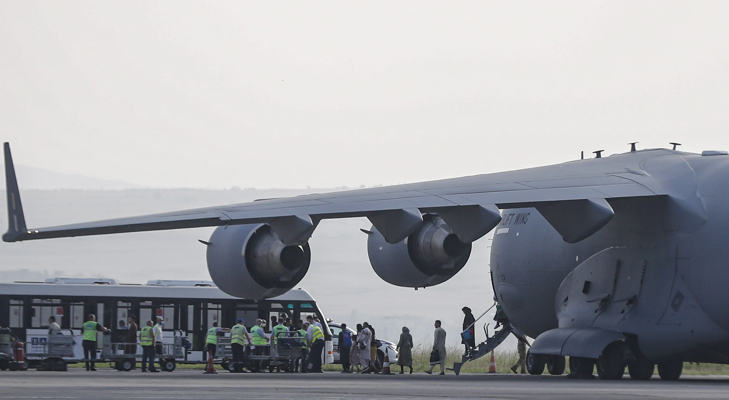 Laatste vlucht met evacués uit Afghanistan op Schiphol geland