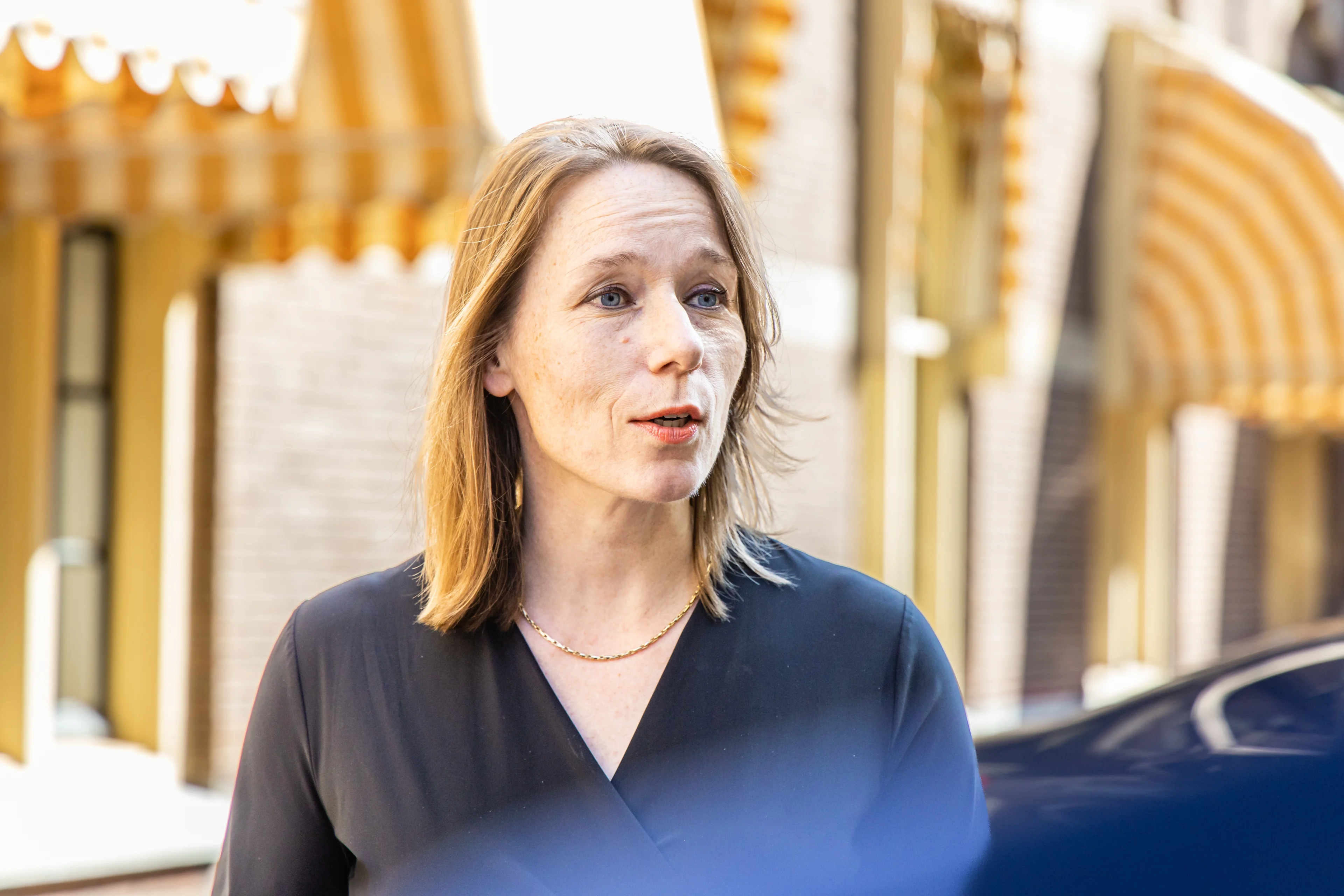 Politiek Den Haag is met vakantie, maar minister Bruins Slot is wél aanwezig: 'Betrokkenen staan in nauw contact'