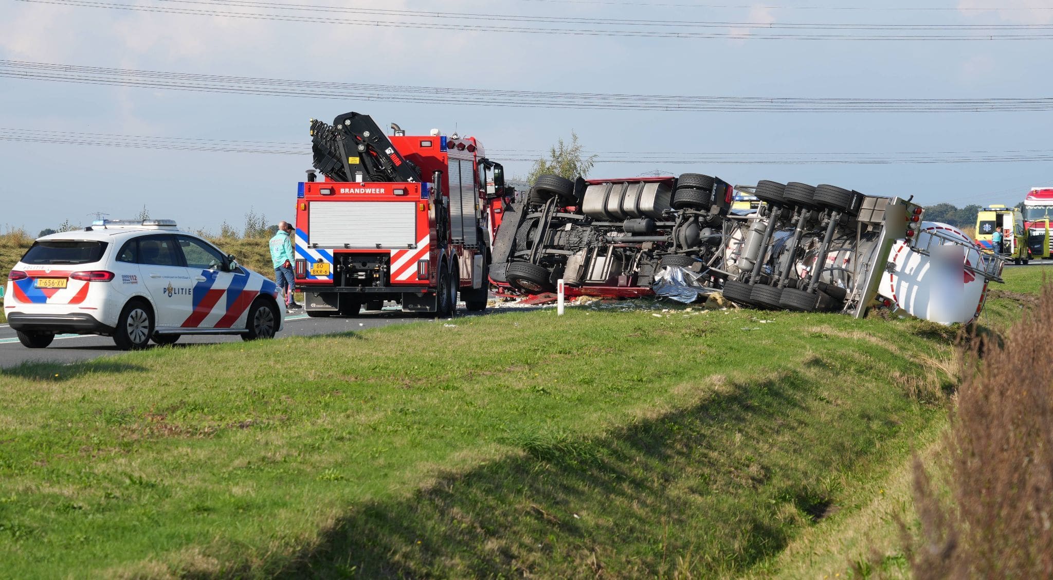 Motorrijder omgekomen bij ongeval Emmen, vrachtwagenchauffeur zwaargewond