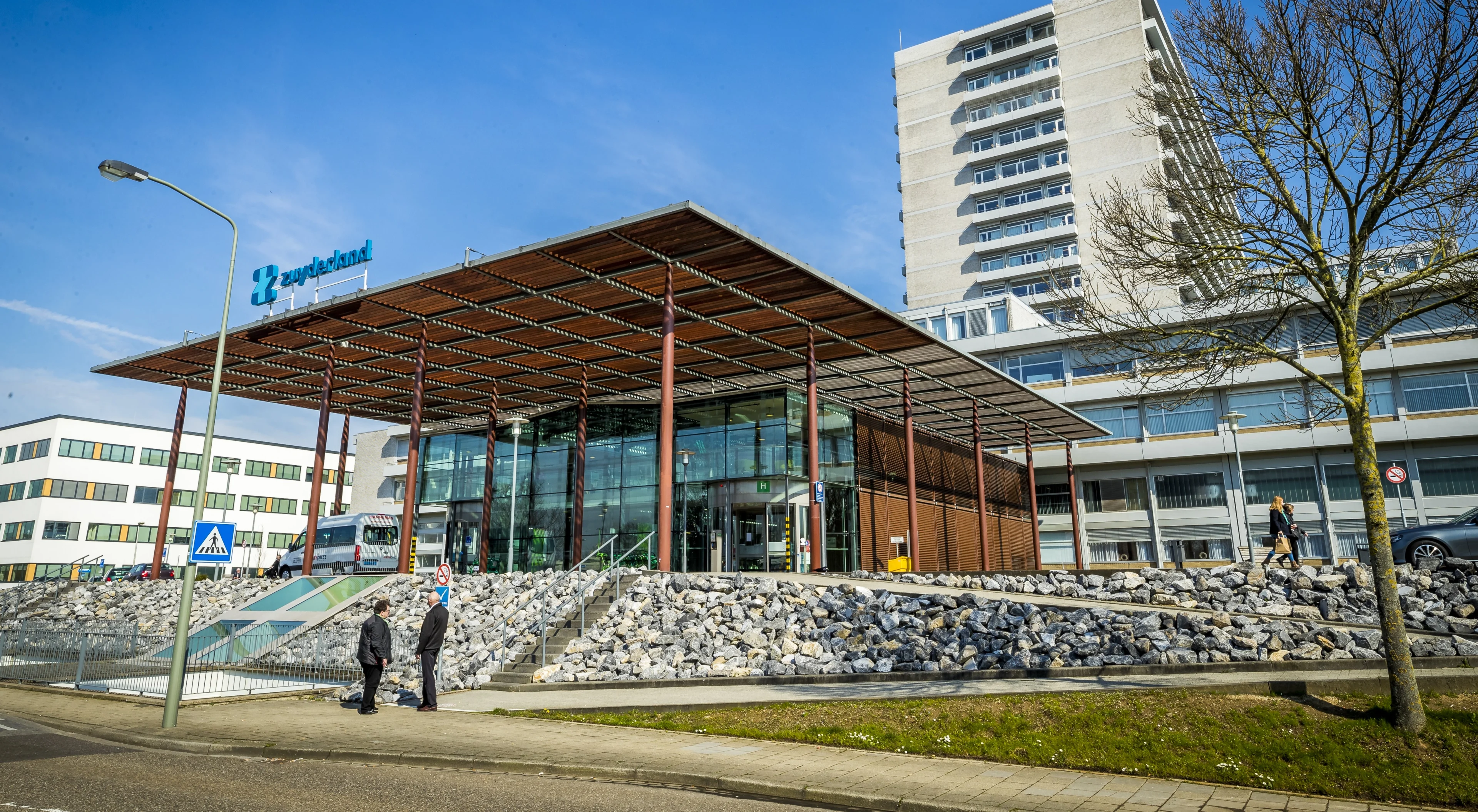 Beveiliger ziekenhuis meerdere malen bespuugd door agressieve man: 'Ik heb corona!'