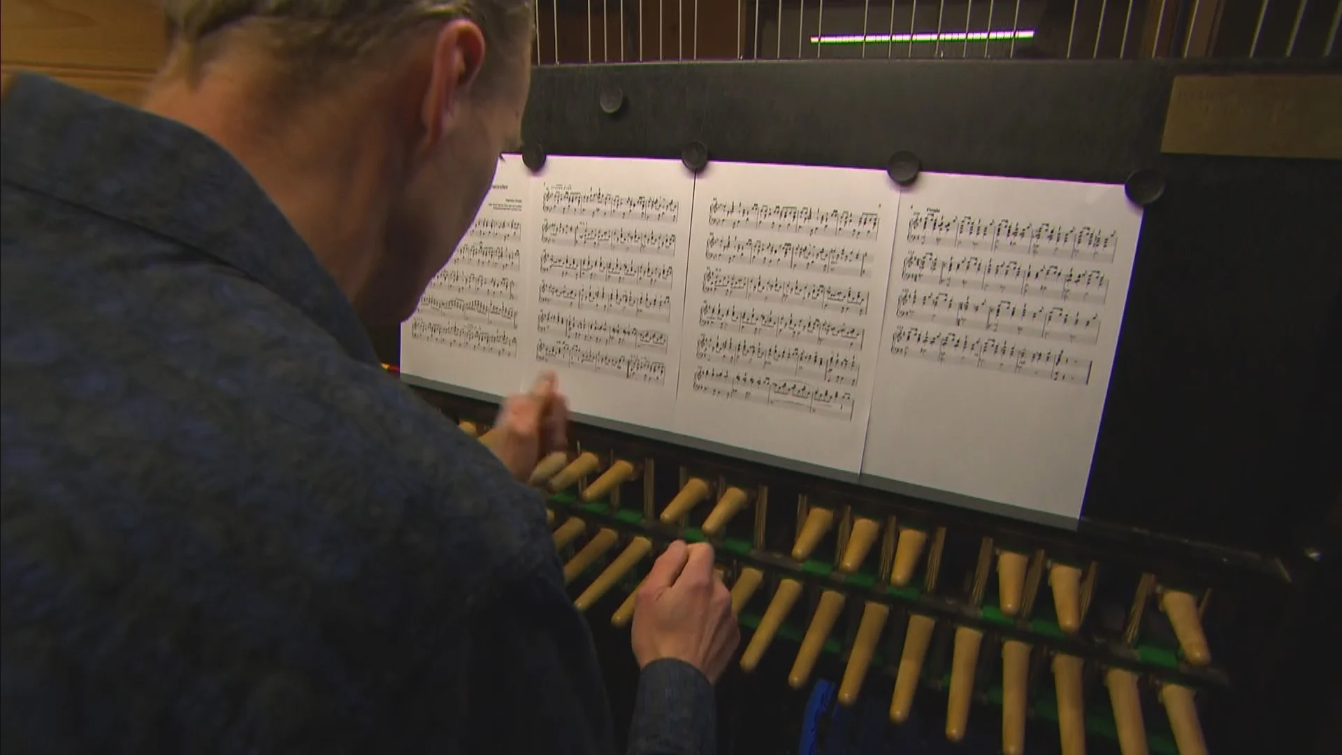 Beiaardiers spelen nummer Ramses Shaffy om stil te staan bij onze vrijheid