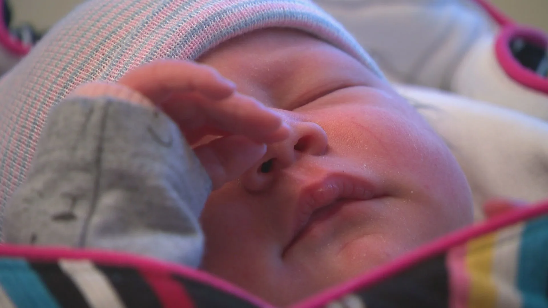 Nieuwjaarsbaby Charlize geeft ouders geweldige start van 2023: 'Beter kon het niet beginnen'