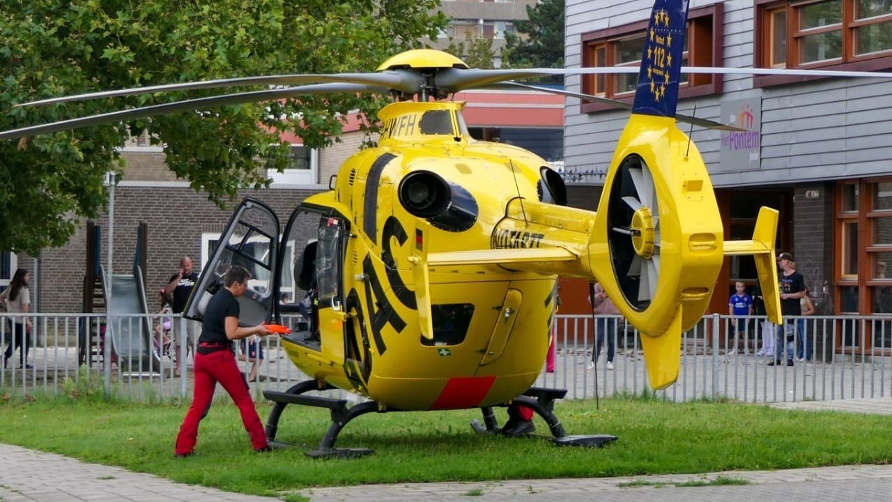 Tiener zakt door dak van basisschool en raakt zwaargewond