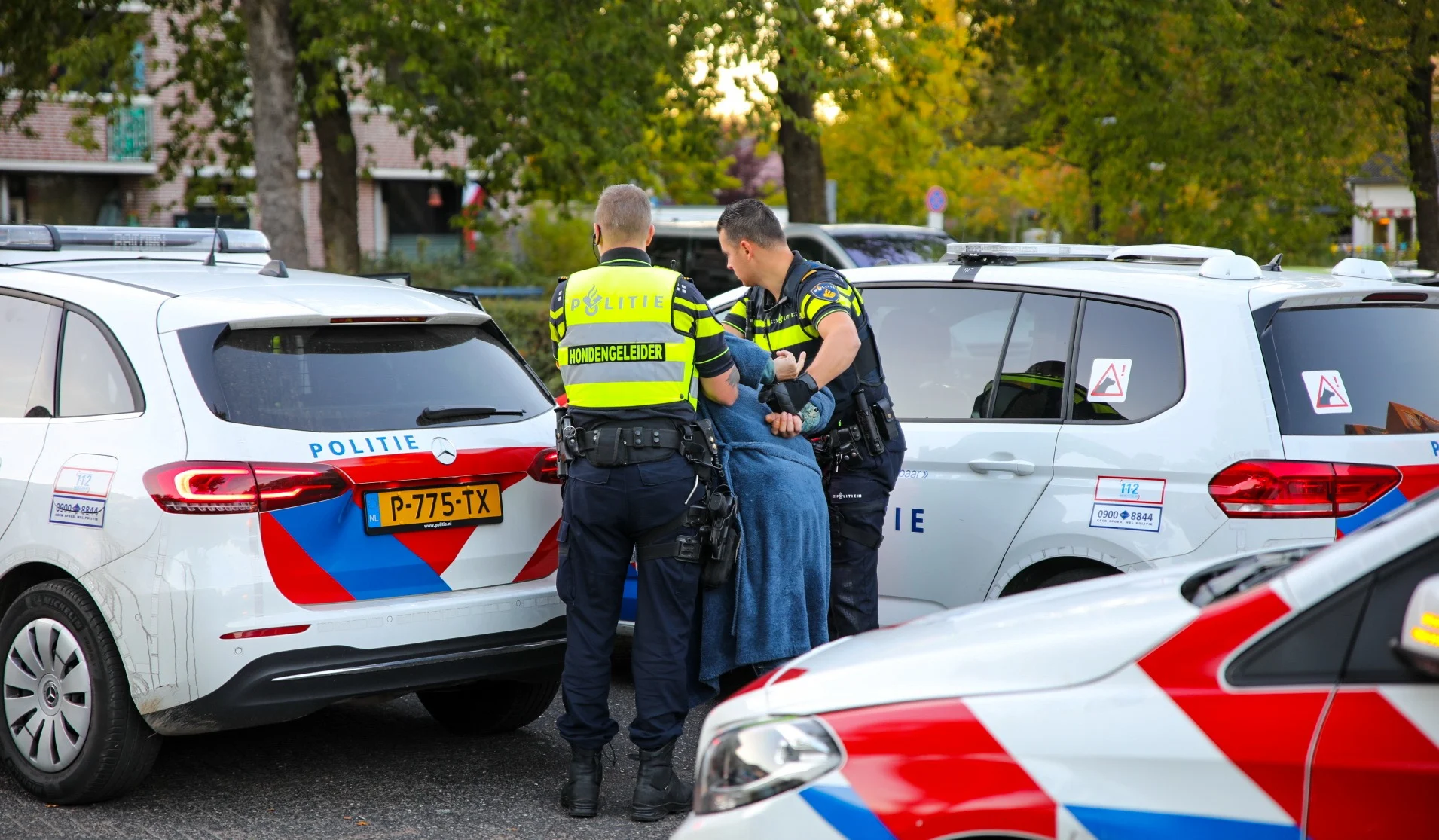 Omstanders overmeesteren man in badjas bij overval op snackbar Apeldoorn