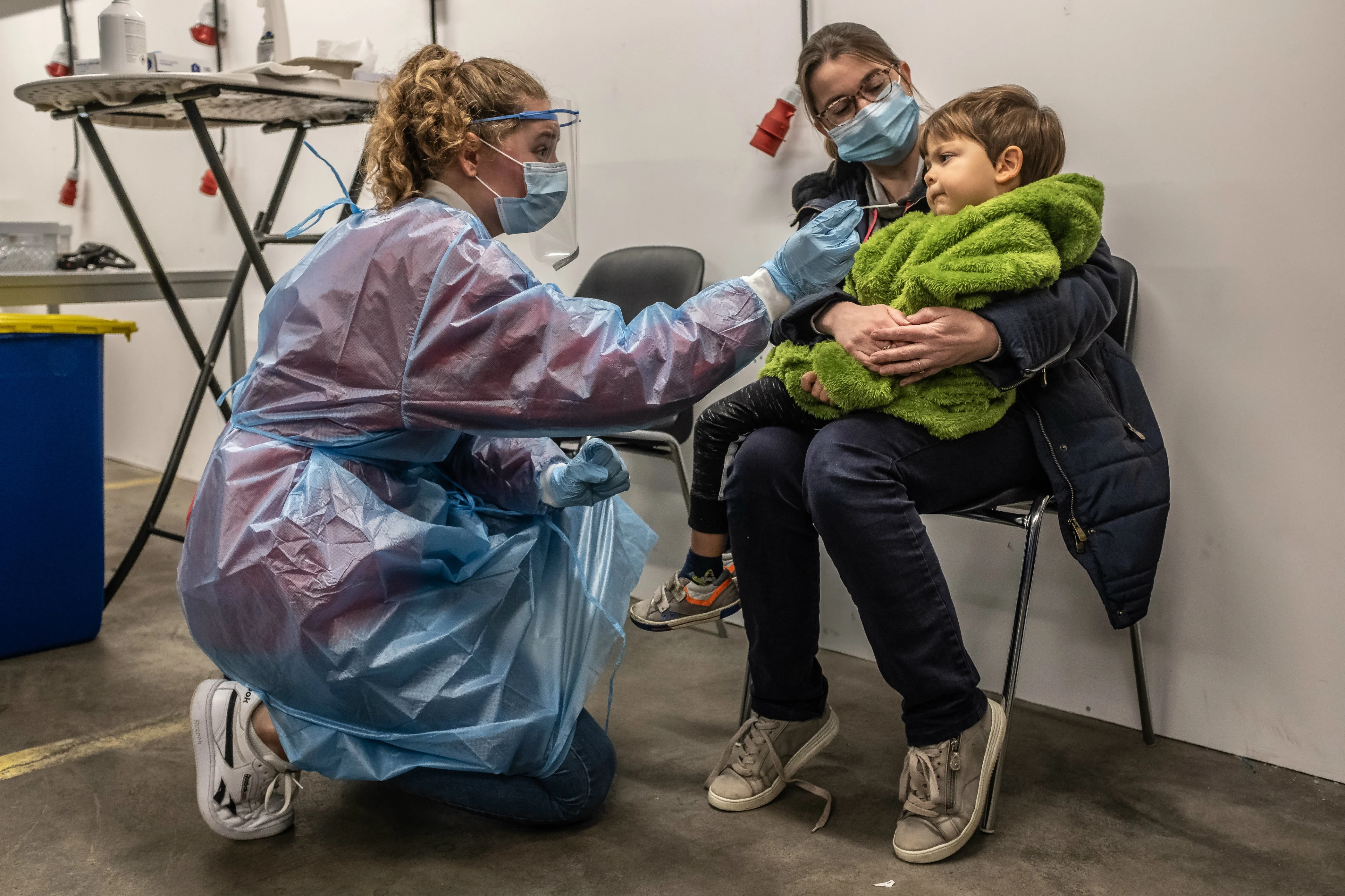 Aantal positieve coronatests daalt verder: minder dan 8000 besmettingen gemeld