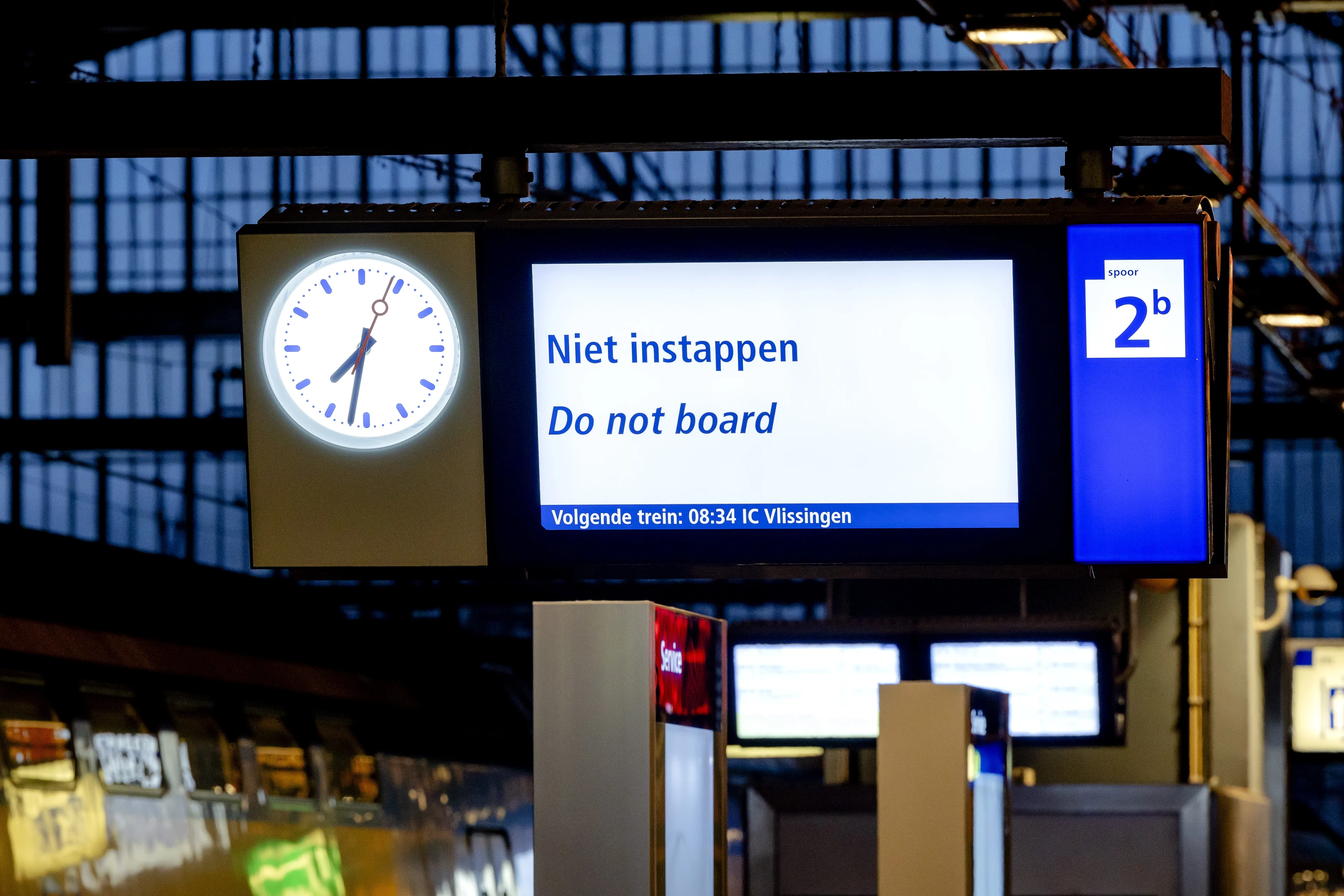 Korte storing NS: geen of verkeerde informatie op schermen stations