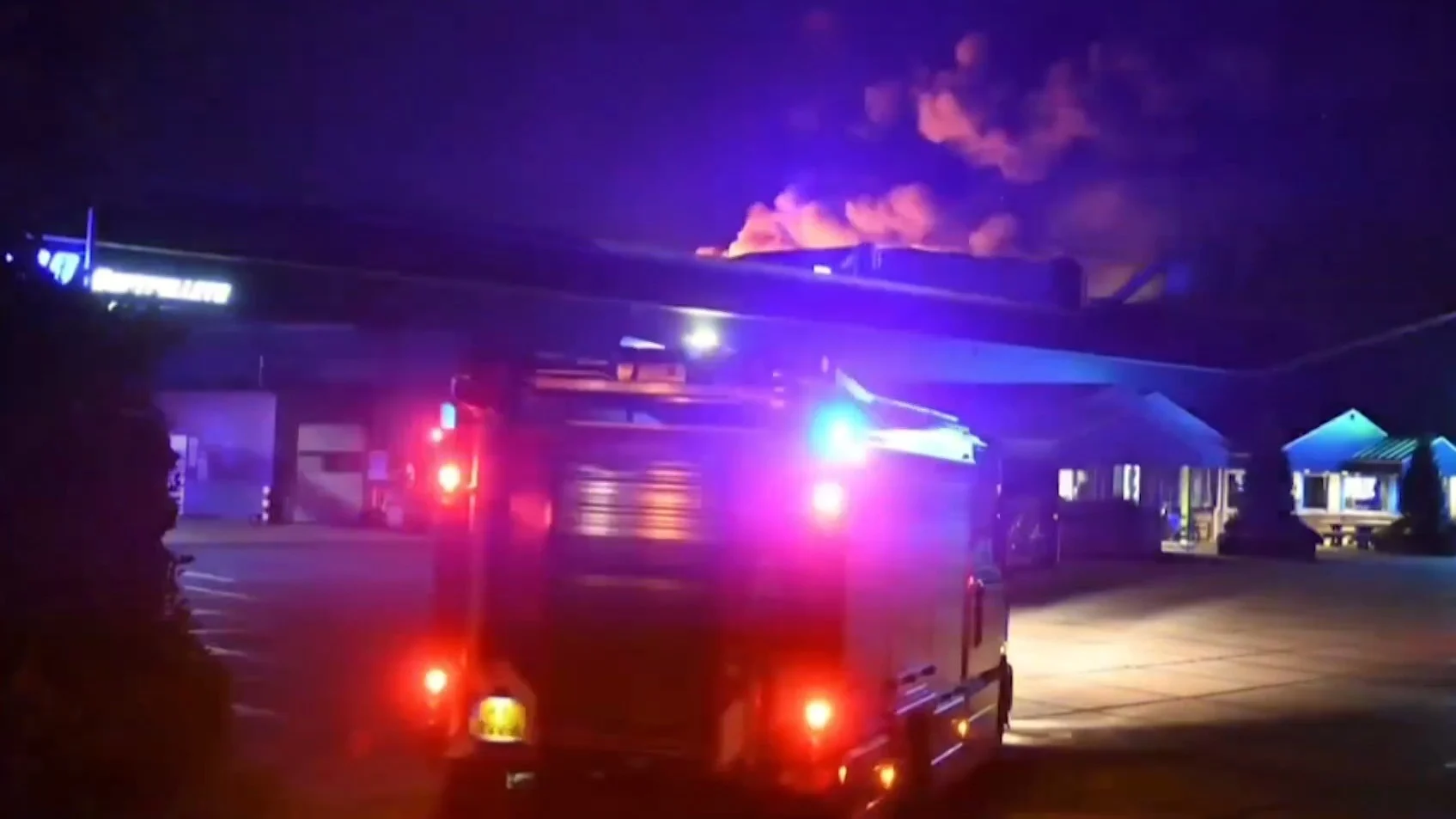 Zeer grote brand in Daarlerveen, gemeente Hellendoorn: 'Vuurzee in wijde omgeving te zien'