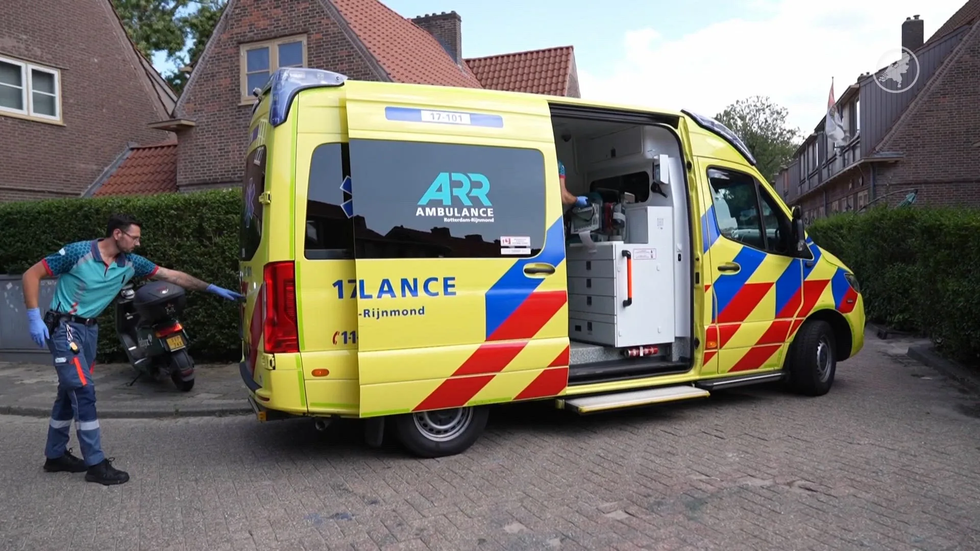 Man (31) neergestoken op straat in Rotterdam