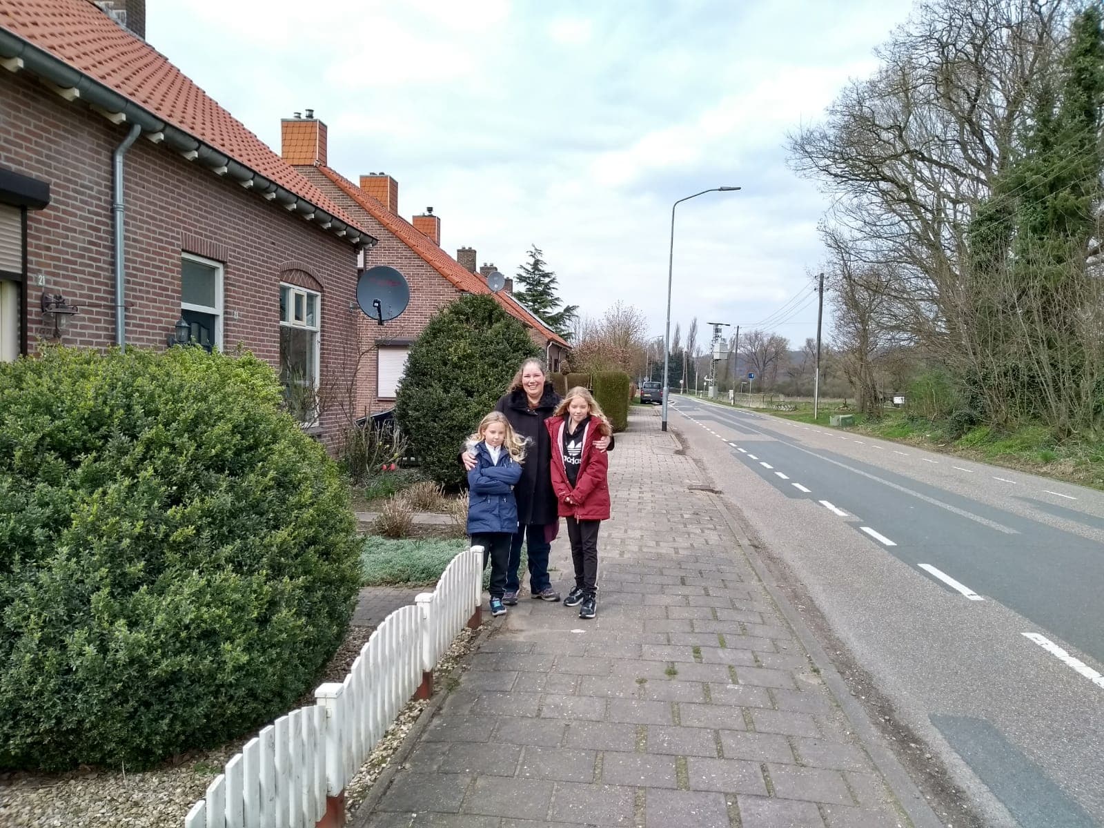 Sabine woont in Nederland maar als ze naar buiten stapt is ze in Duitsland, en dat mag niet