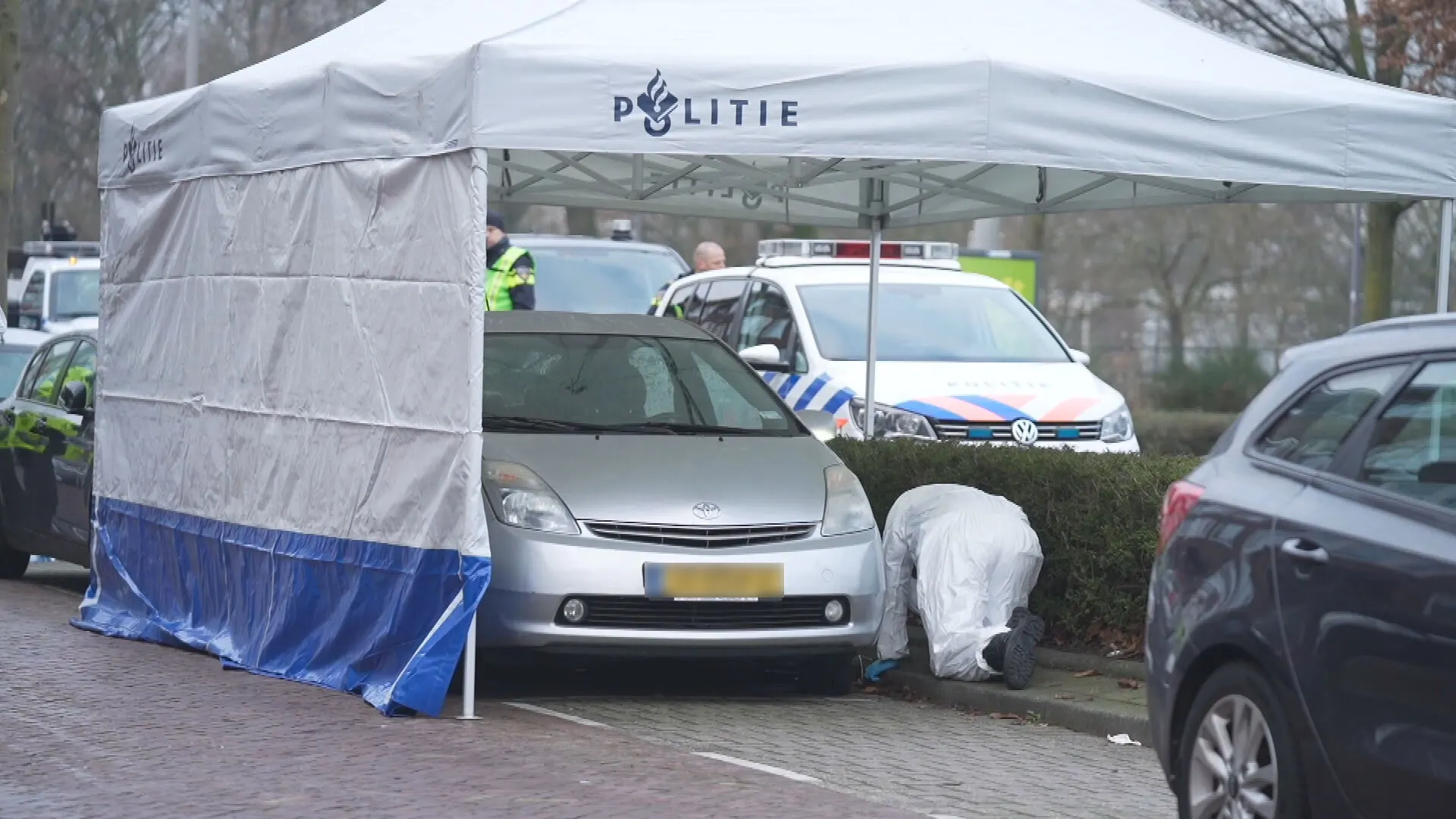 Dode man (53) onder auto in Rotterdam probeerde dure katalysator te stelen