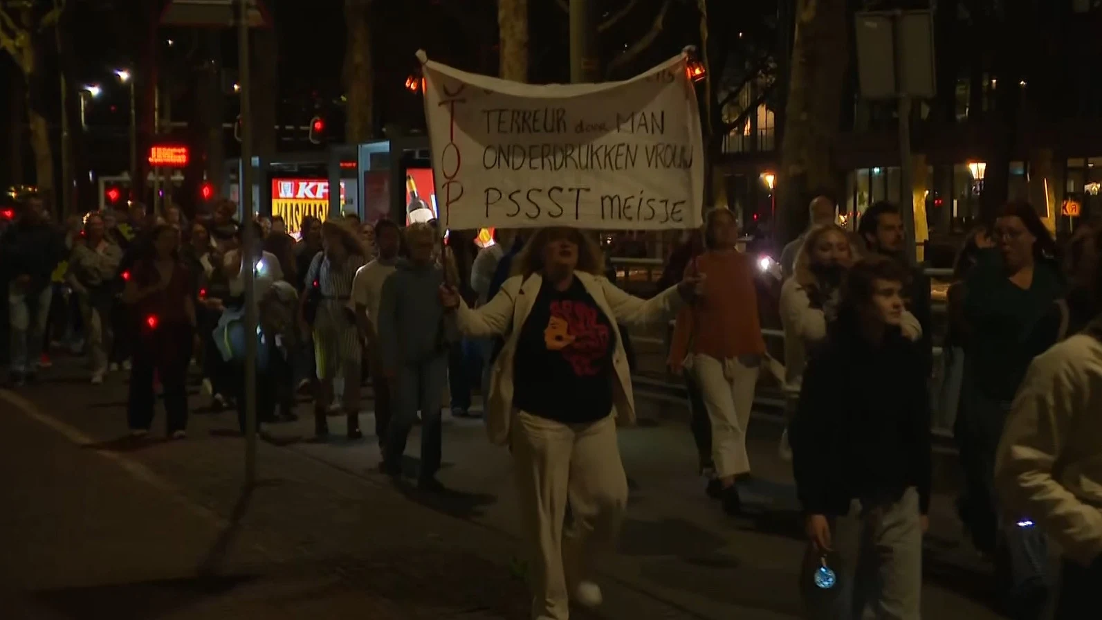Honderden de straat op in Den Haag voor veiligheid vrouwen: 'Zo ontzettend klaar mee'