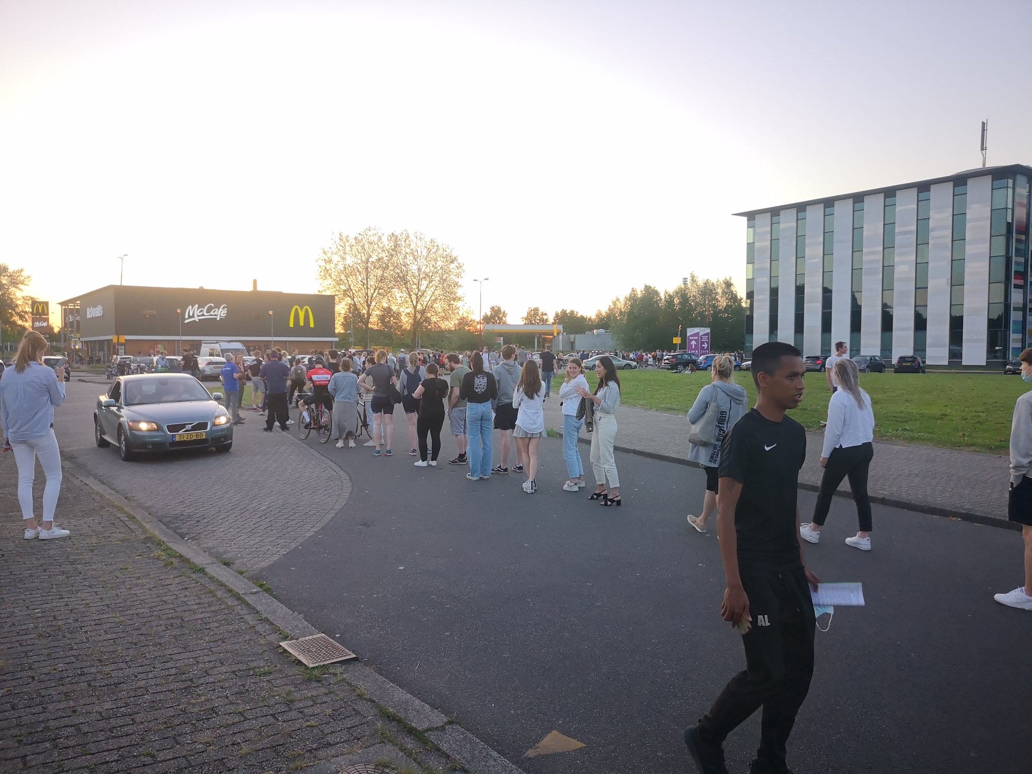 Drukte bij GGD in Nieuwegein: 1200 Janssen-vaccins uitgedeeld door stroomstoring