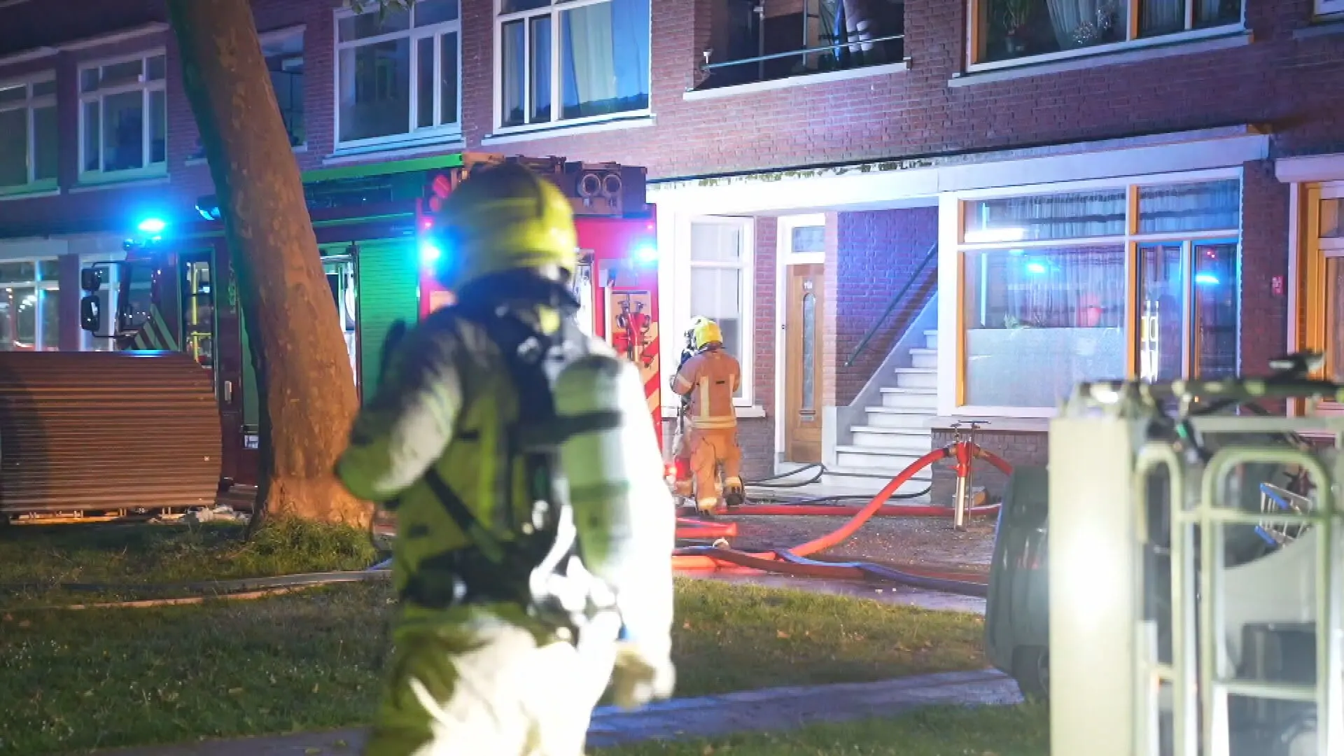 Meerdere huizen ontruimd na brand in woning Rotterdam