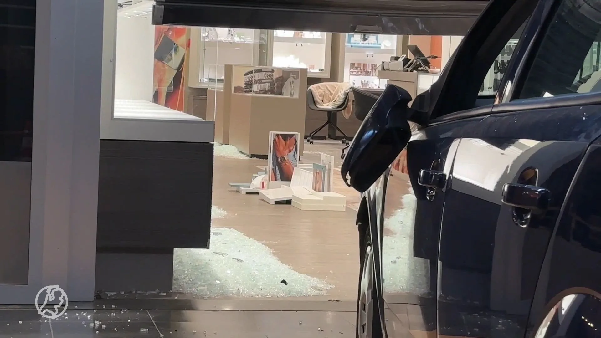 Winkelcentrum Malden weer open na nachtelijke ramkraak bij juwelier