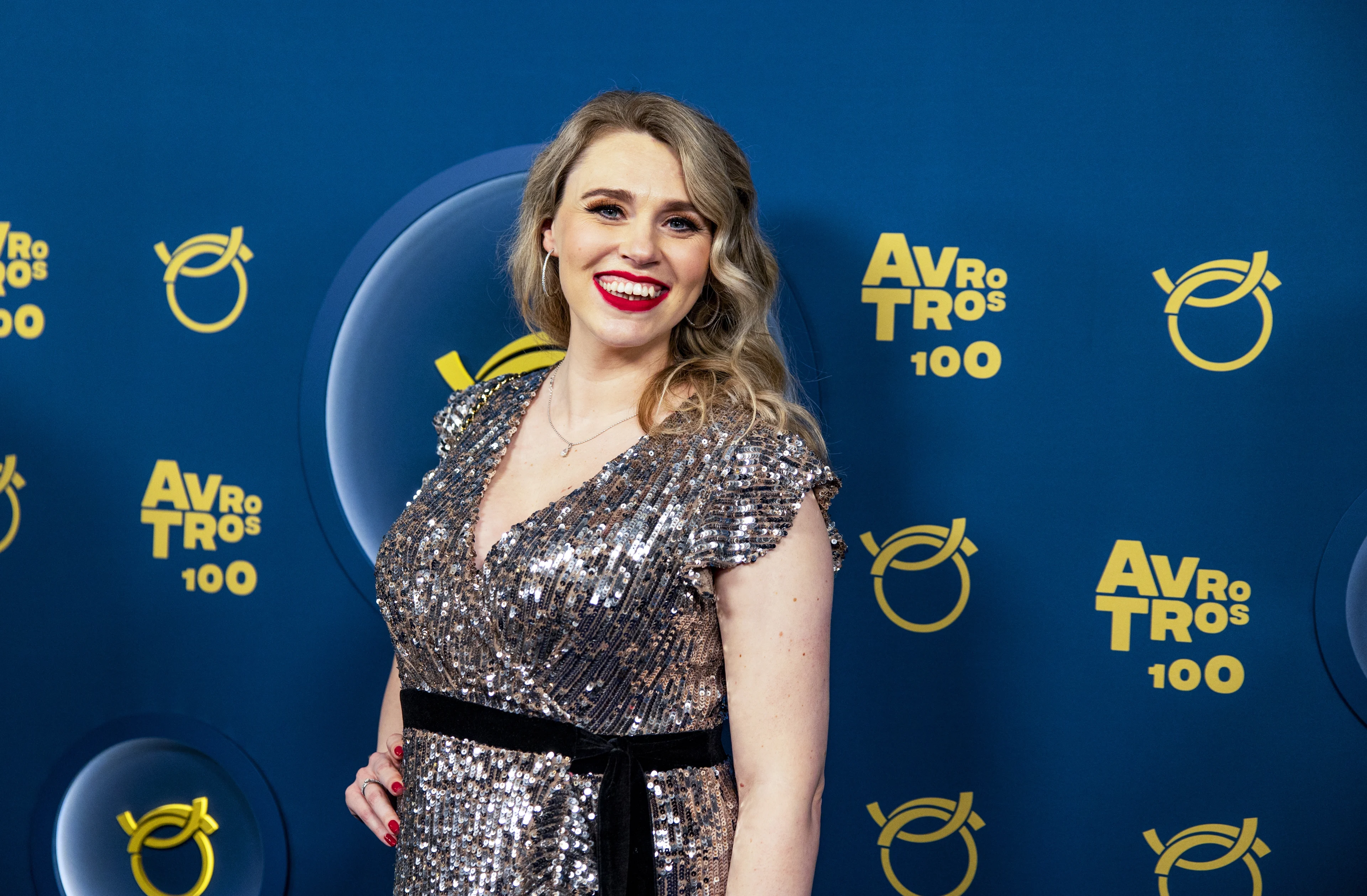 Lisa Loeb doet aangifte van doodsbedreiging na deelname aan Slimste Mens