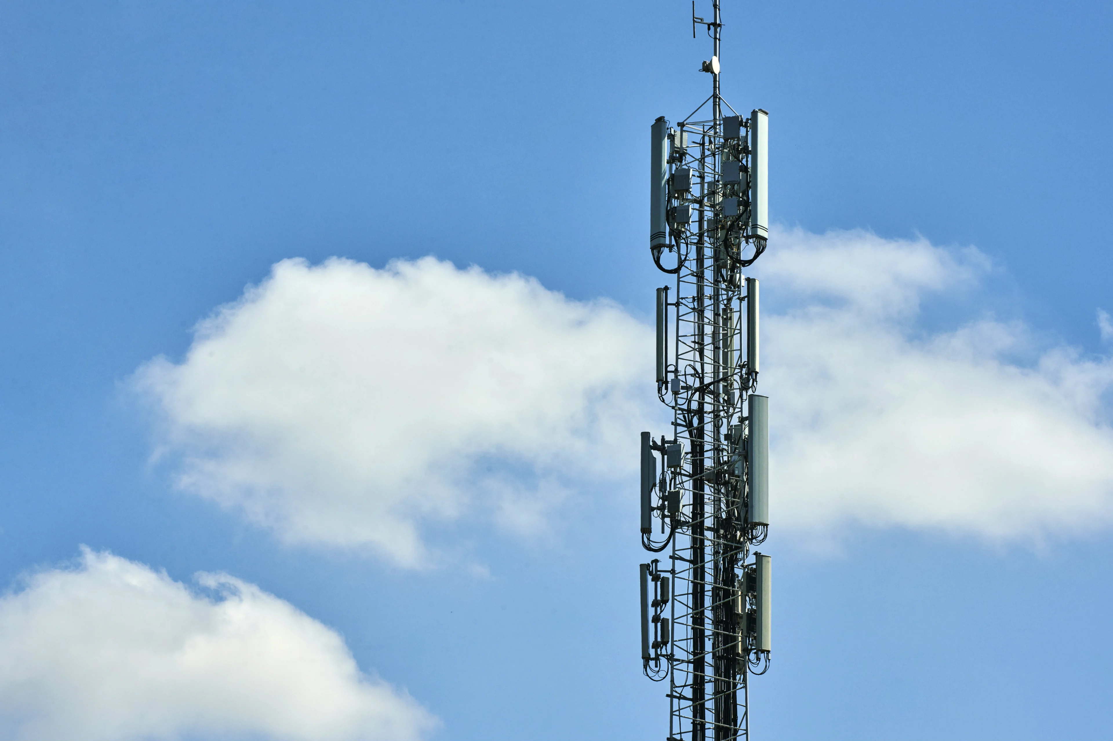 RIVM mag zendmastdata gebruiken in strijd tegen corona