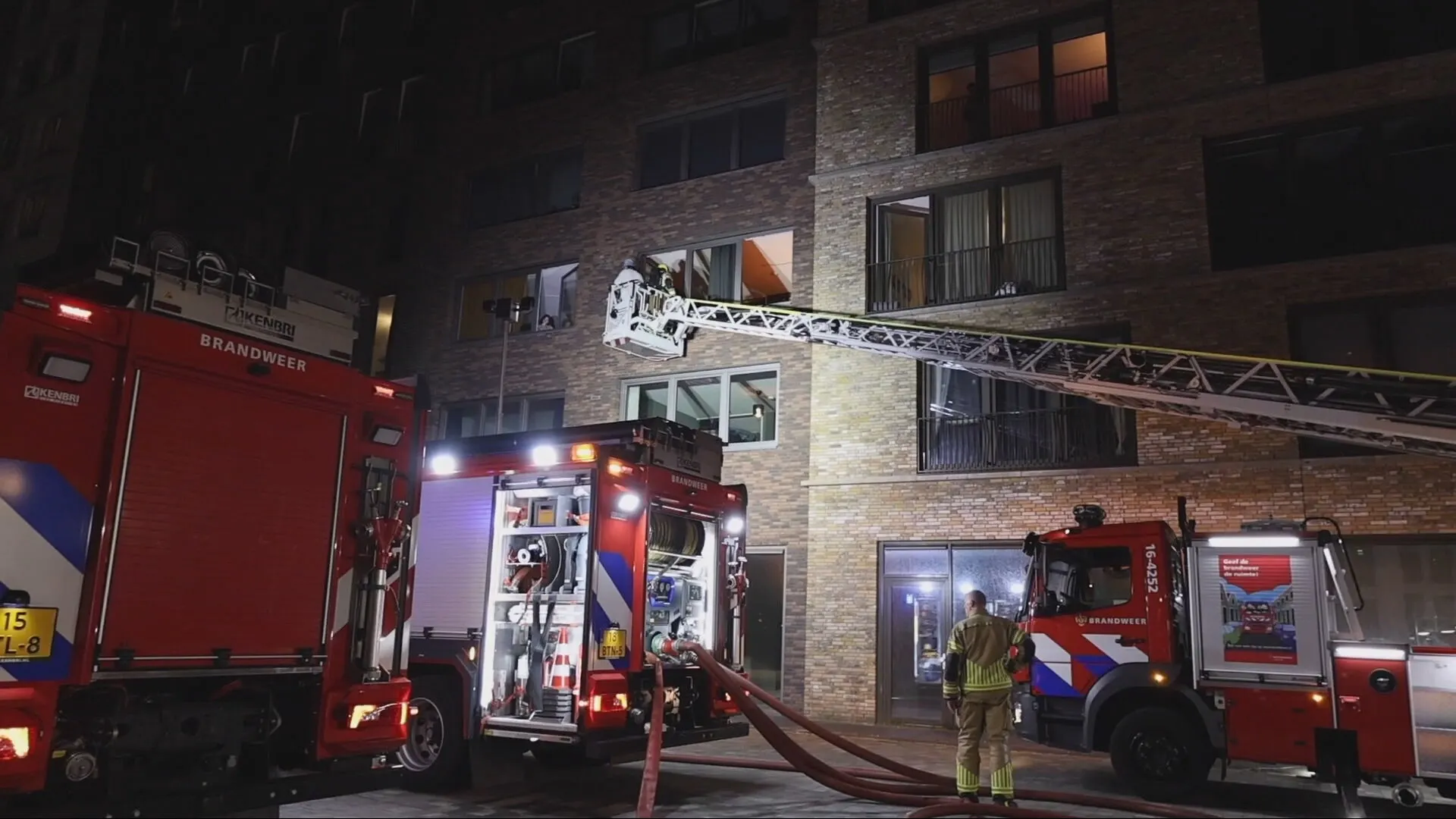 Tien bewoners uit brandende studentenflat gered in Leiden