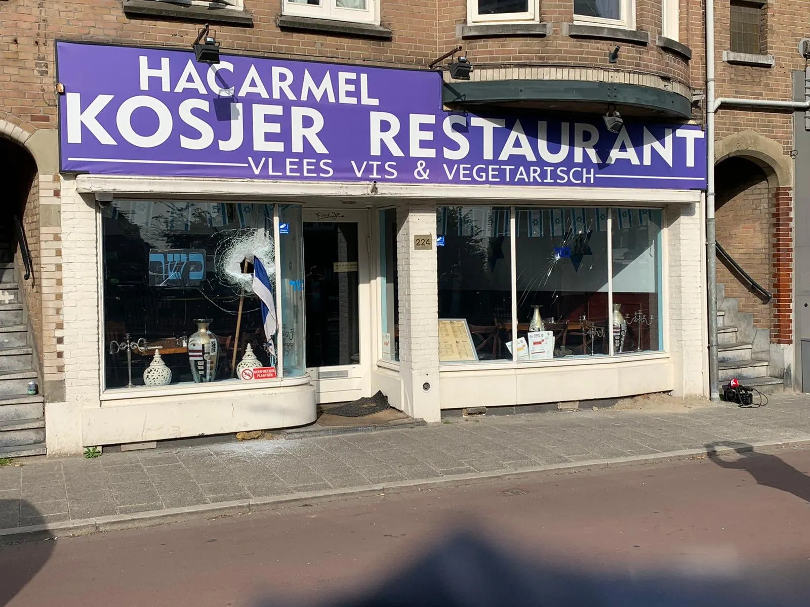 Joods restaurant HaCarmel Amsterdam opnieuw vernield