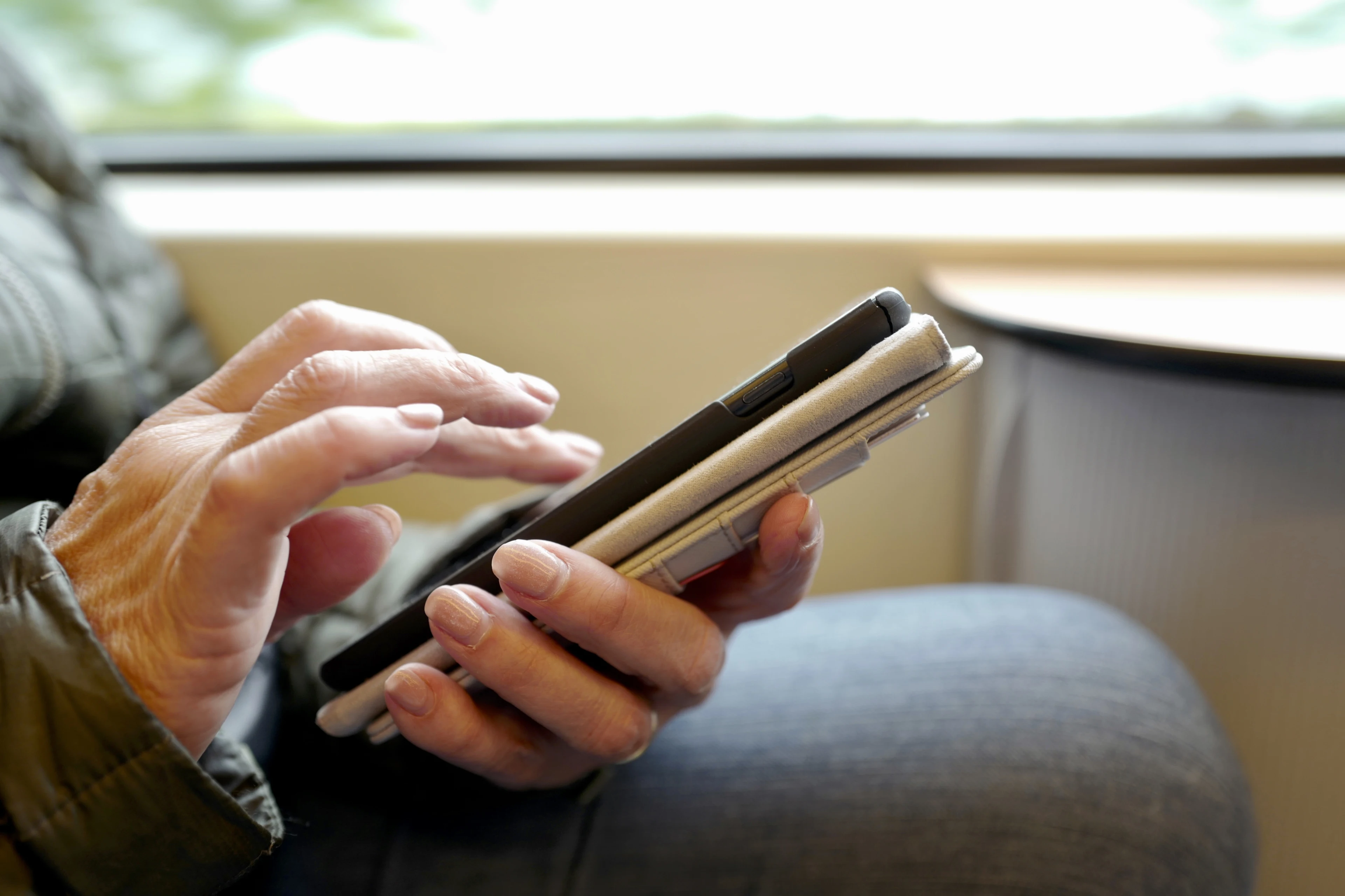 Hierom kunnen we maar niet stoppen met scrollen op sociale media