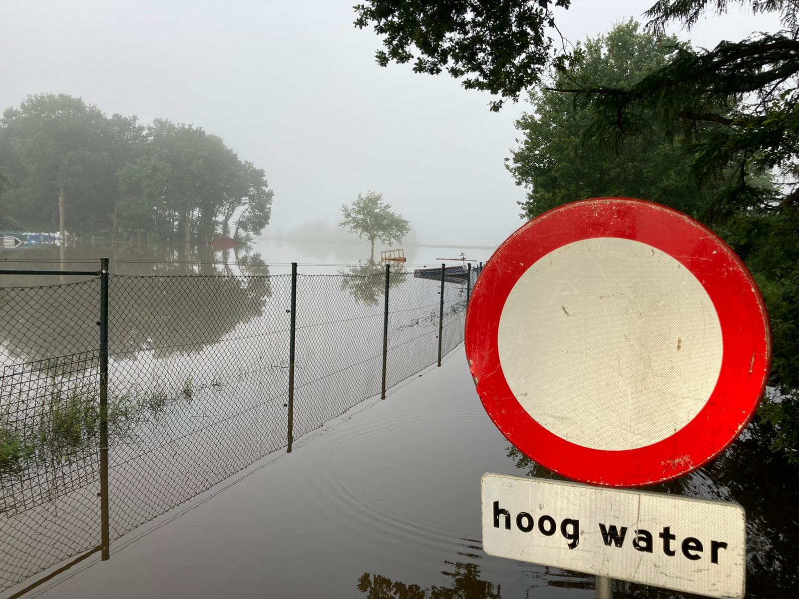 Vechtdijk bij Zwolle niet goed bestand tegen grote golven