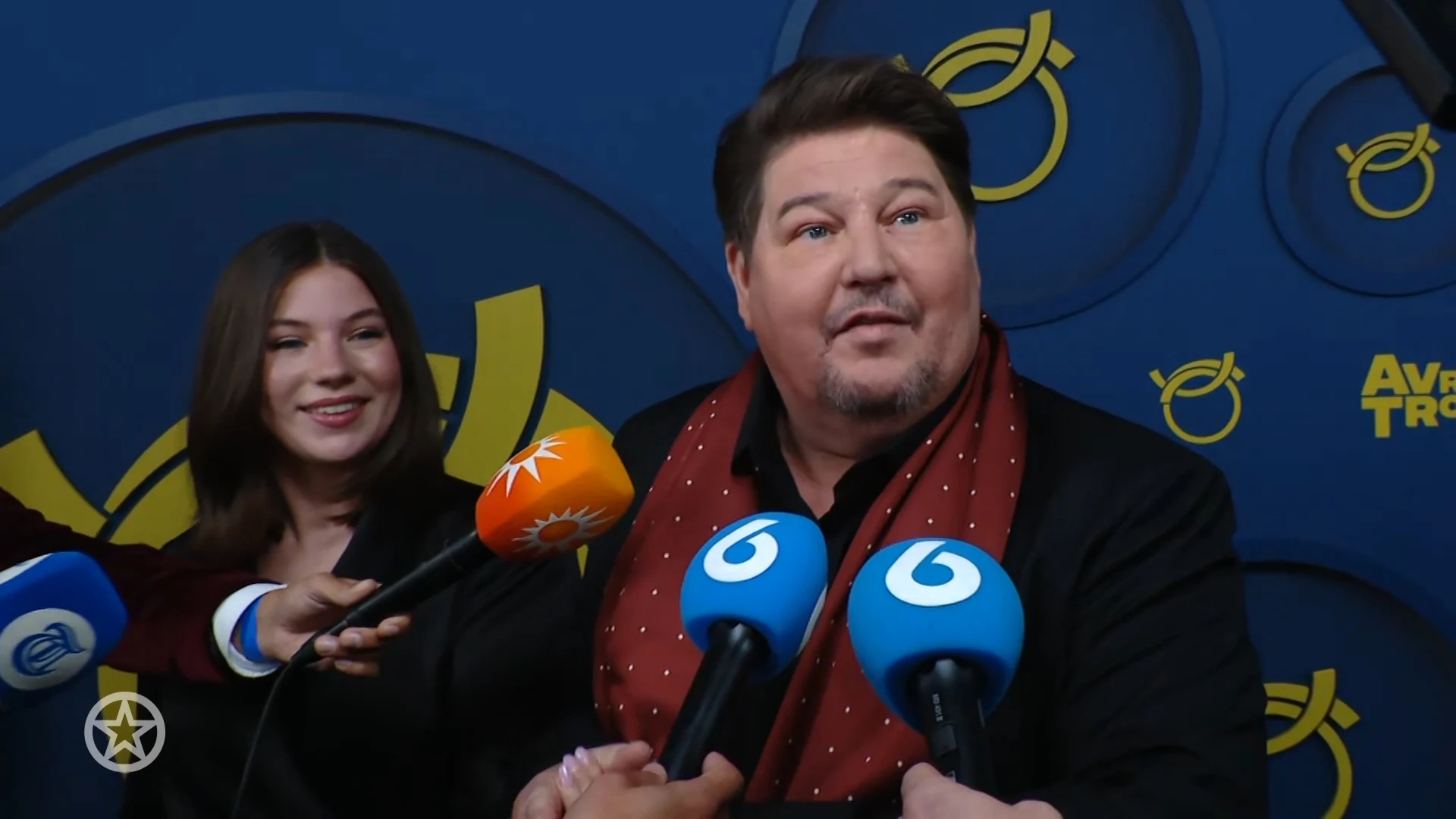 Martijn Krabbé staat pers te woord bij Televizier-Ring Gala