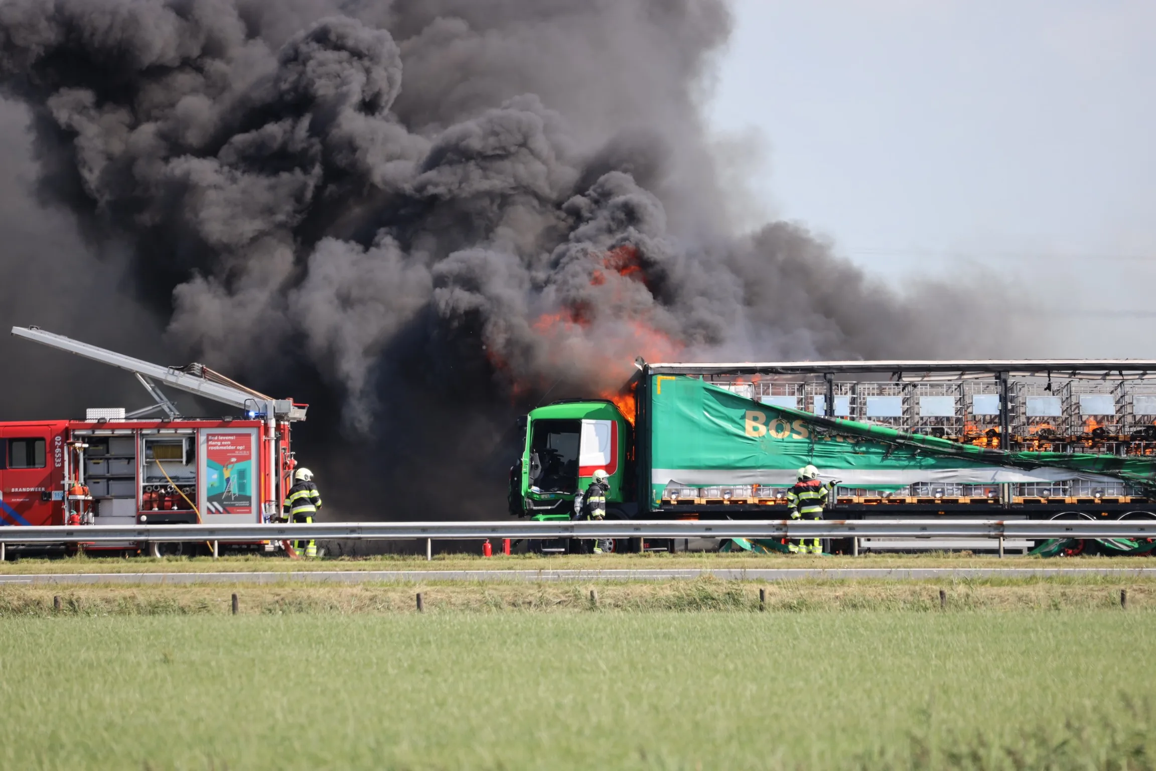 Dode en gewonden door ernstig ongeval met vrachtwagens op A6 bij Joure