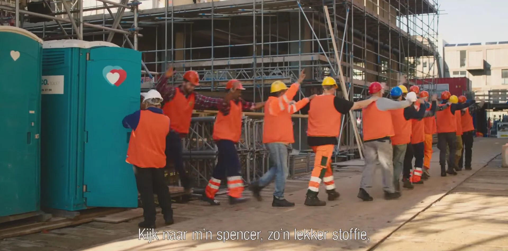 WK-reclame Jumbo met hossende bouwvakkers wekt verbazing: 'Totaal ongepast'