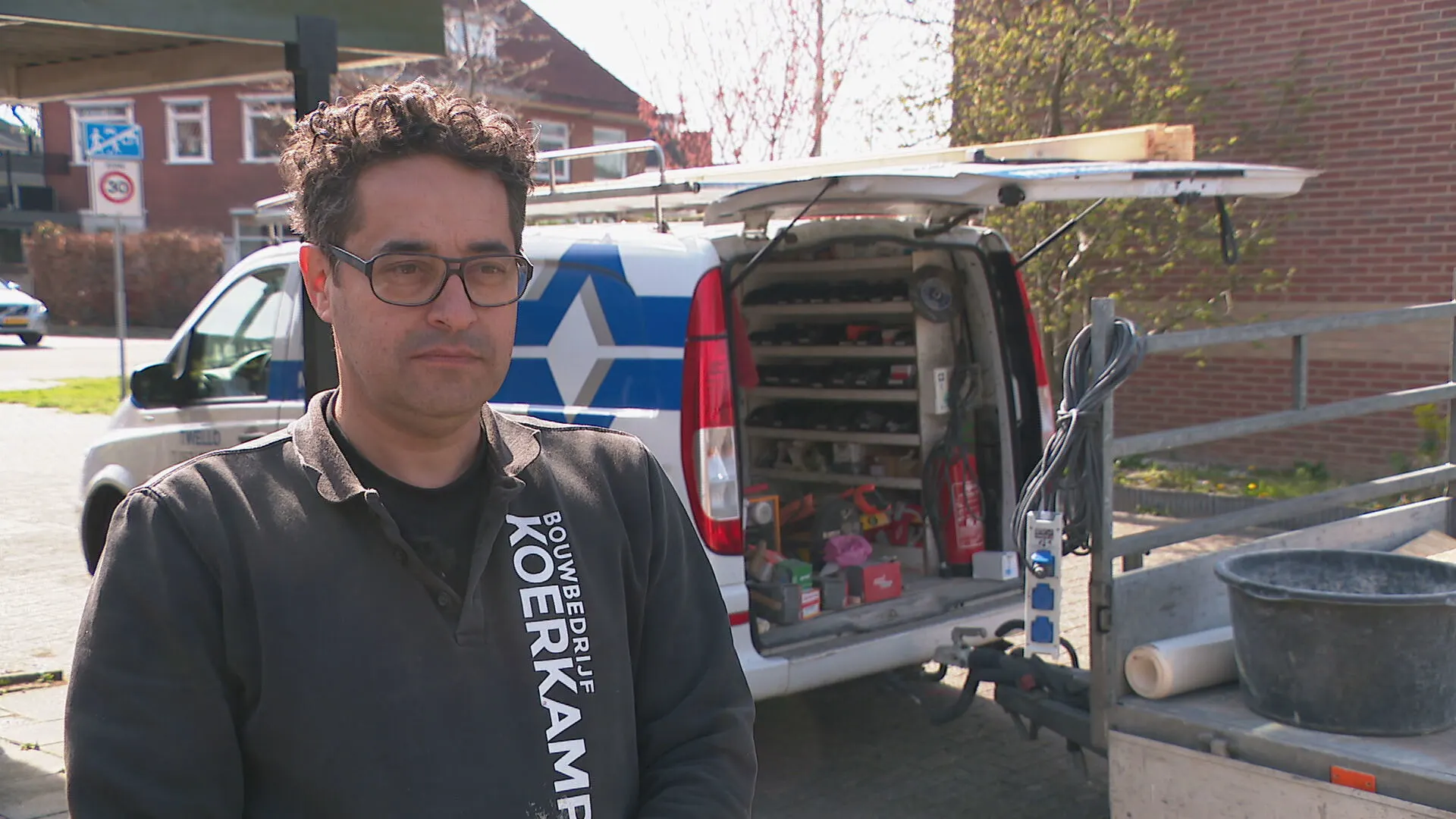 Coronacrisis sloopt ondernemers: na 30 jaar verruilt kapper Bertie schaar voor hamer