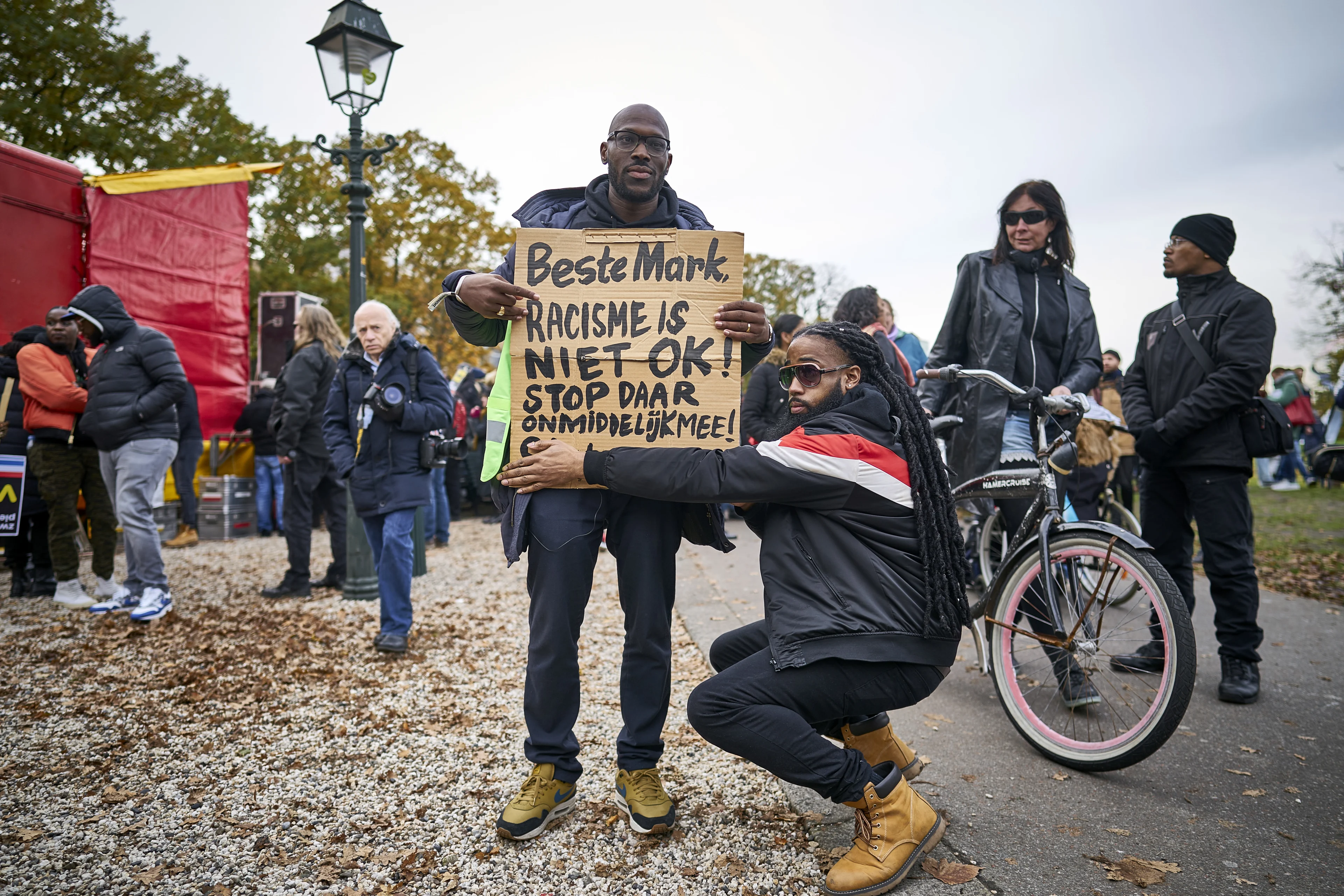 Kick Out Zwarte Piet demonstreert bij ruim 20 Sinterklaasintochten dit jaar