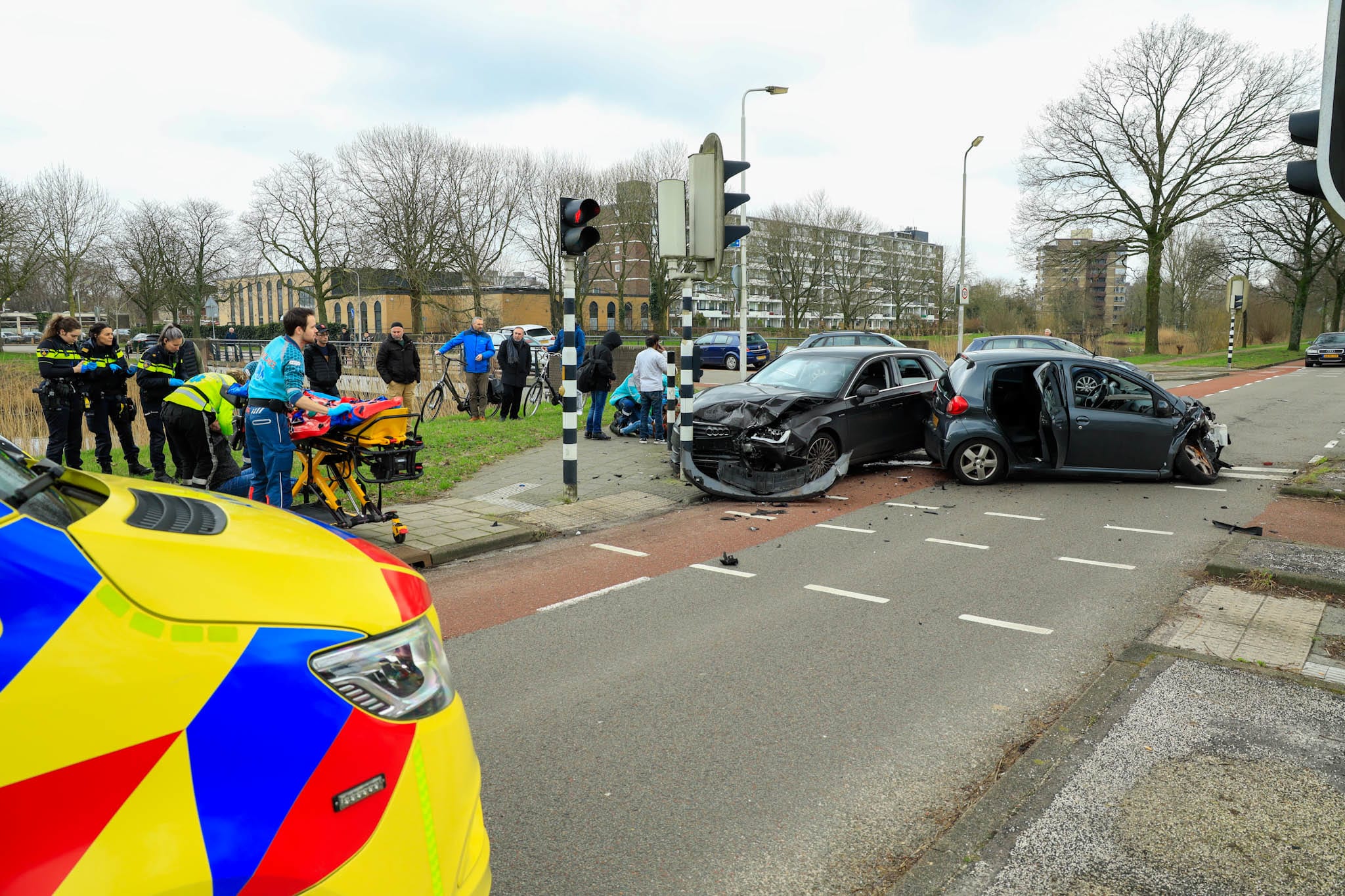 Gewonden bij botsing tussen twee auto's in Amersfoort, kinderen komen met schrik vrij