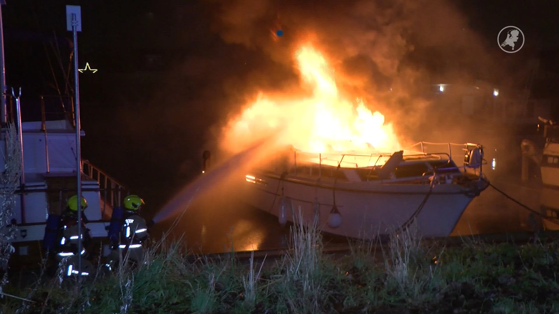Brand verwoest motorboot in jachthaven Middelburg