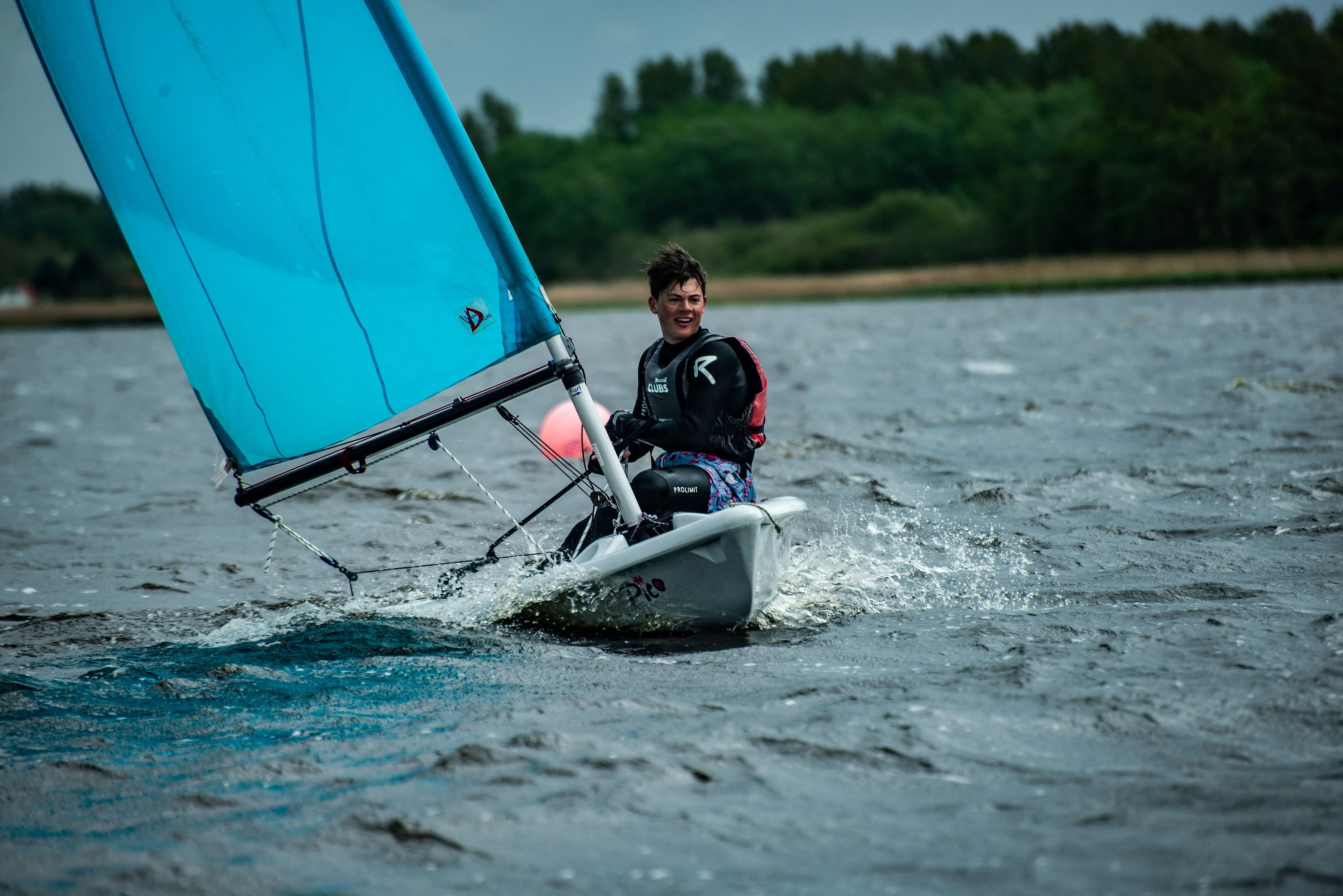 Zeilschool De Lauwer huilt, geliefde instructeur Boris (20) overlijdt tijdens lawine in Frankrijk