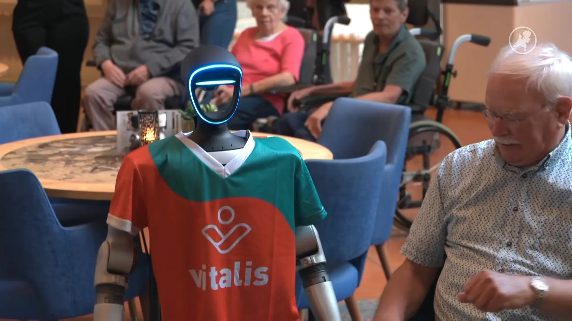 Robot als wandelmaatje: zo verandert zorginstelling in Eindhoven ouderenzorg