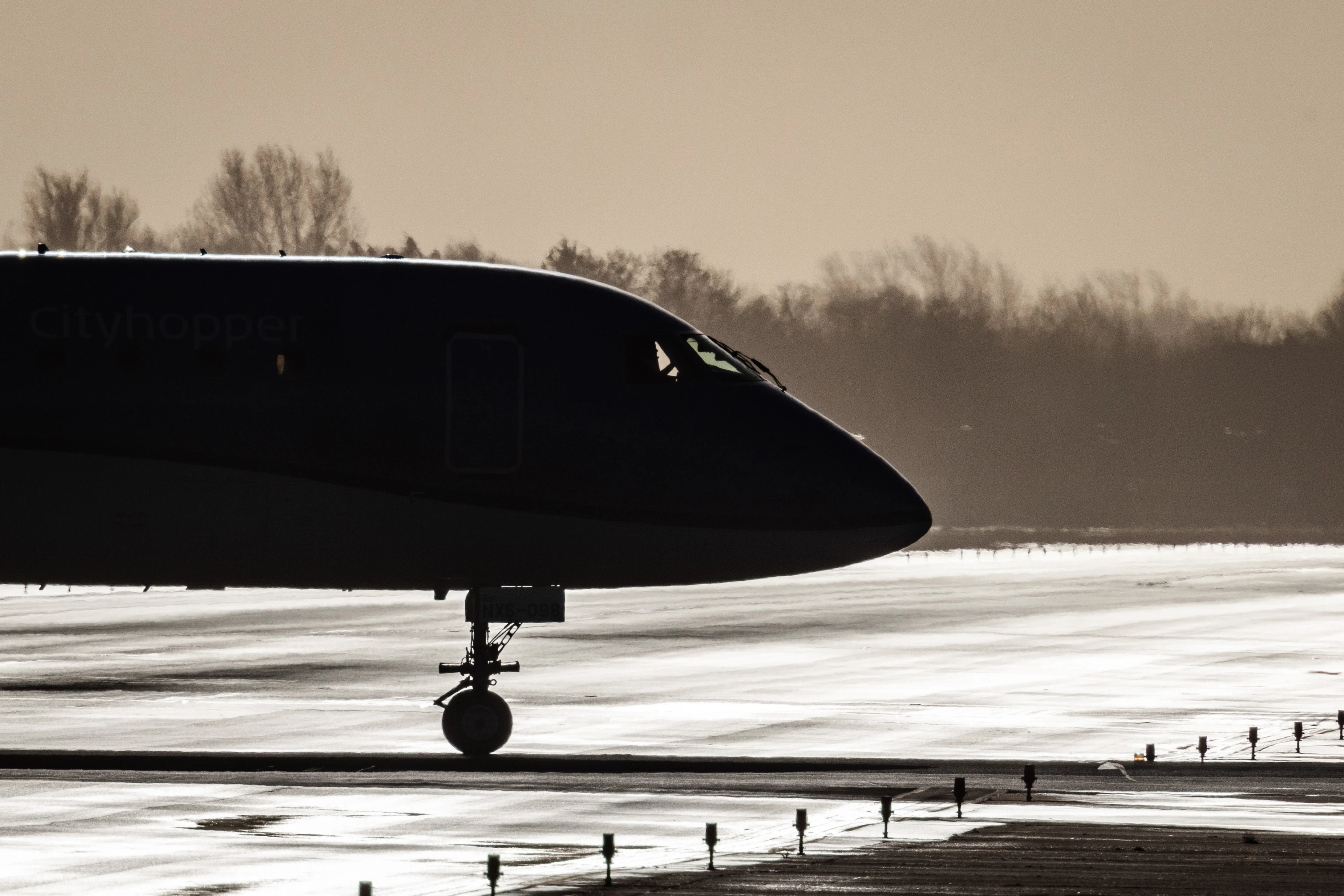 Schiphol annuleert tientallen vluchten door winterweer
