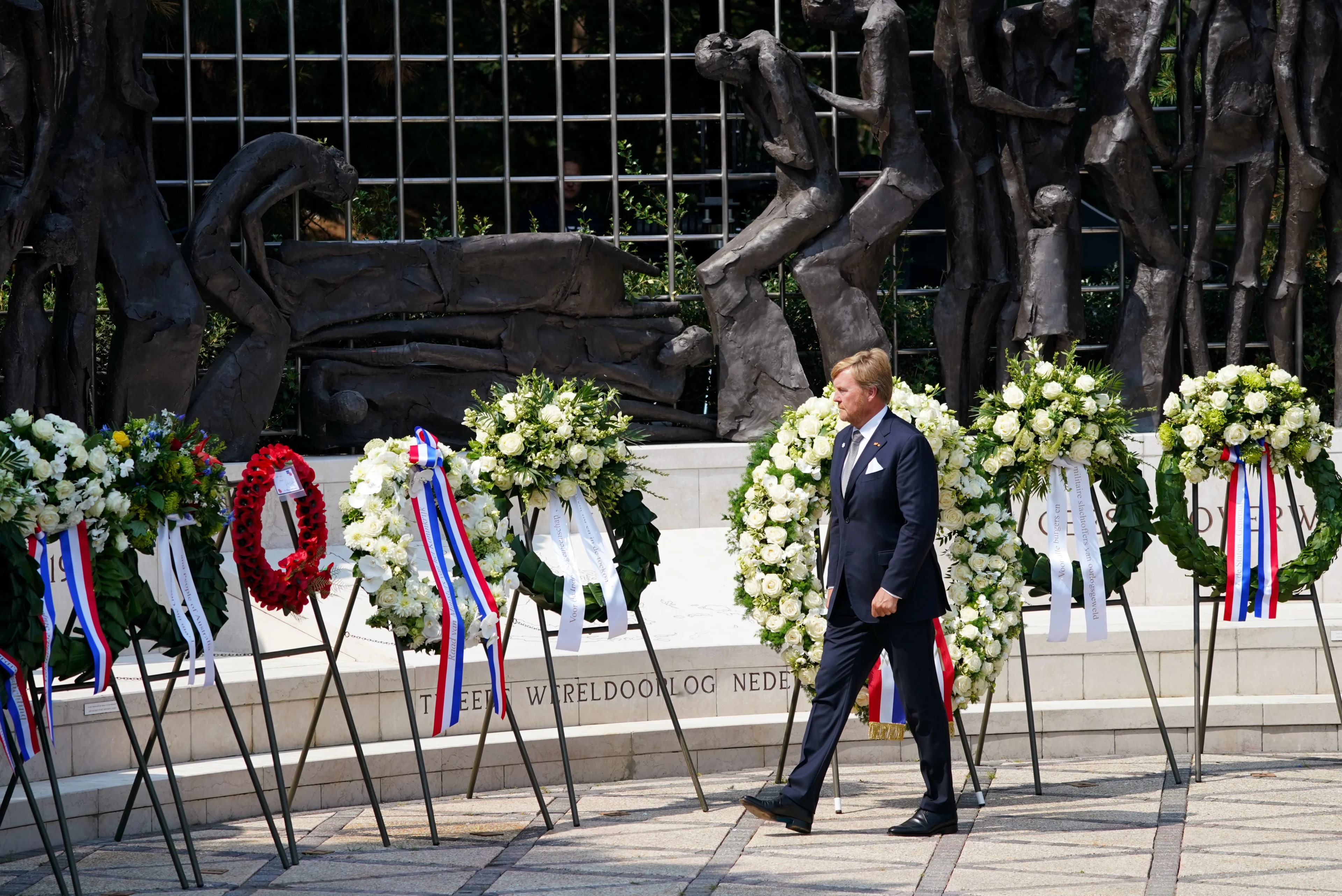 Nationale herdenking bij Indisch Monument in klein gezelschap