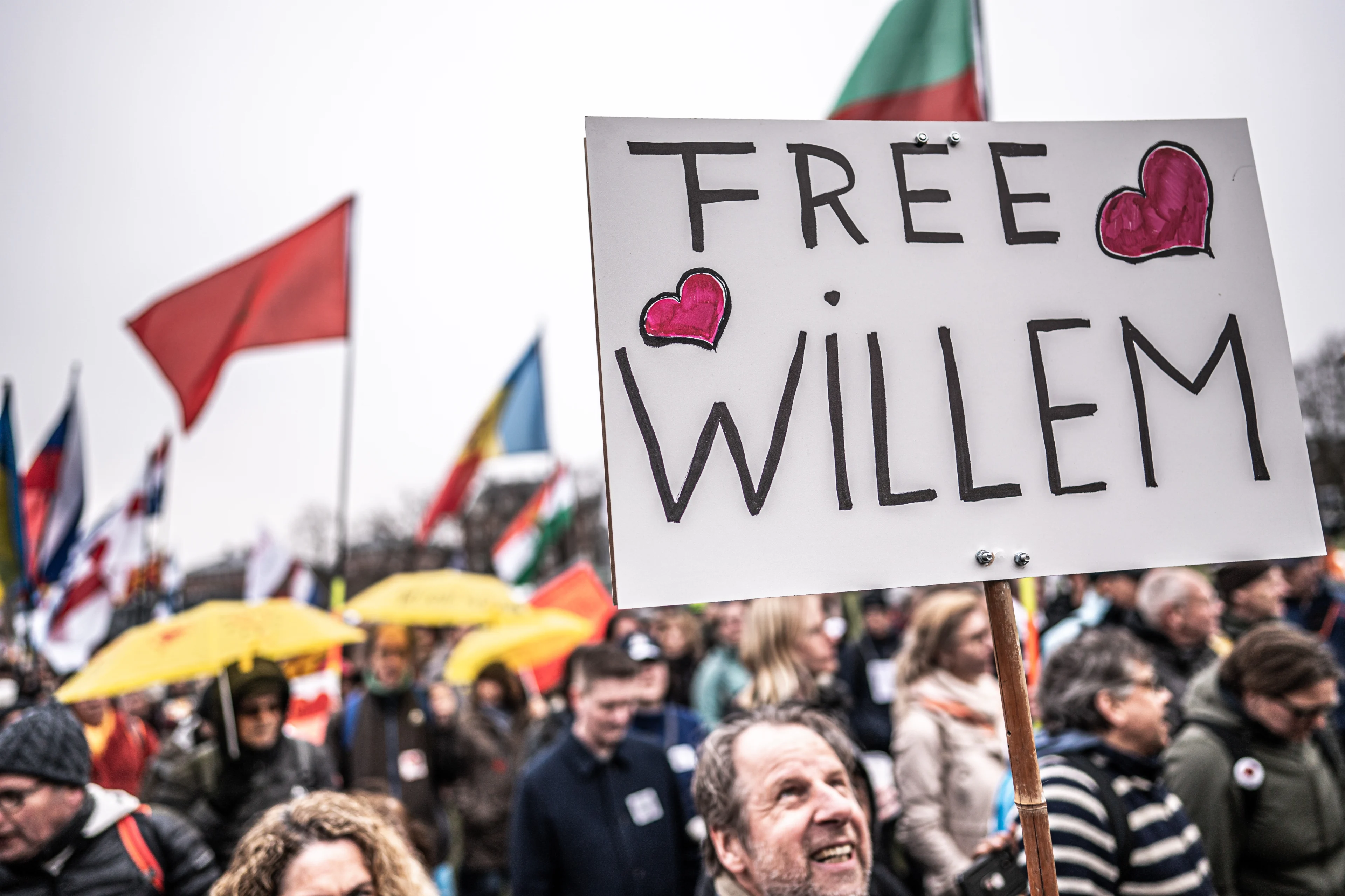 Amnesty niet blij met 'Willem Engel-posters': onrechtmatig gebruik van ons logo
