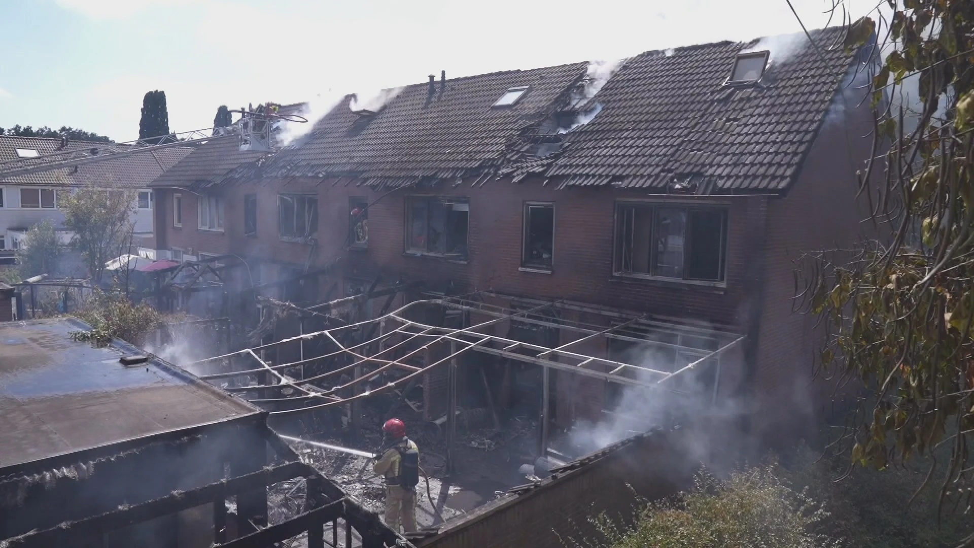 Grote brand in meerdere huizen in Deurne, NL-Alert verzonden