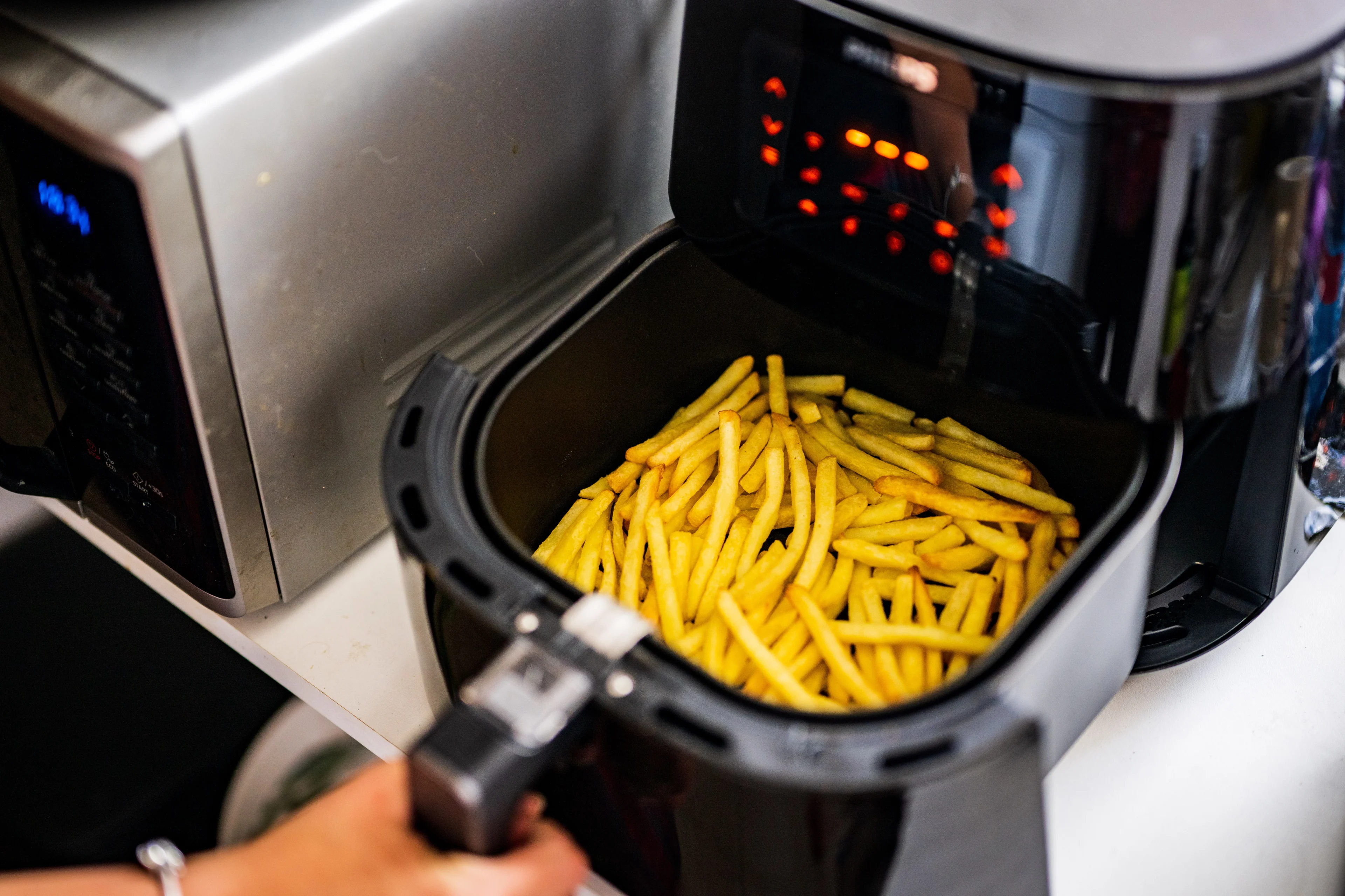 Heldin redt bewoner zorgcentrum van brand, belandt zelf in ziekenhuis