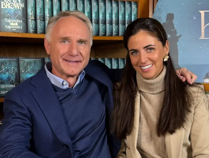 Schrijver The Da Vinci Code verloofd met Nederlandse vrouw