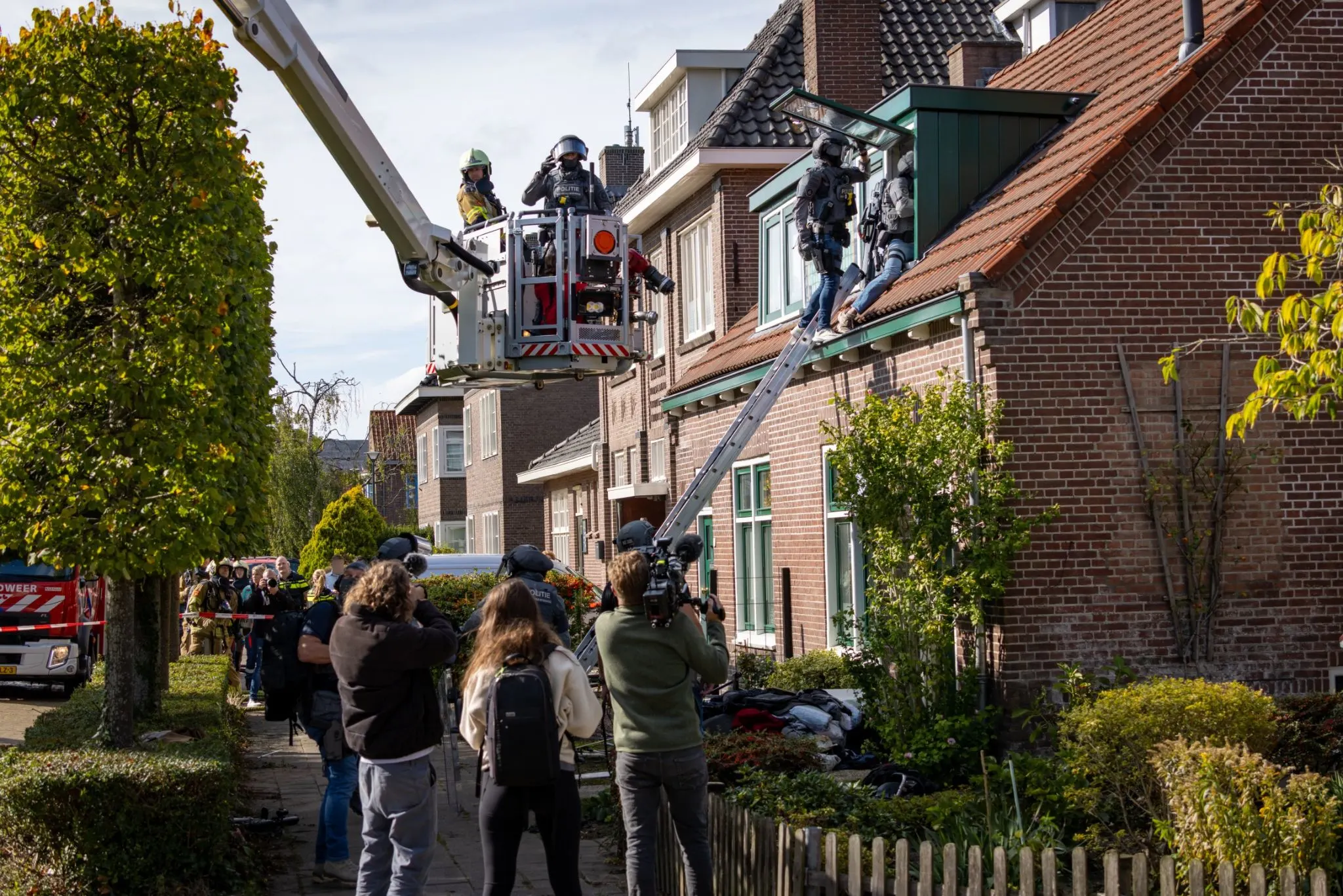 Man met onbegrepen gedrag na schoten uit woning Drachten gehaald, vrouw gered