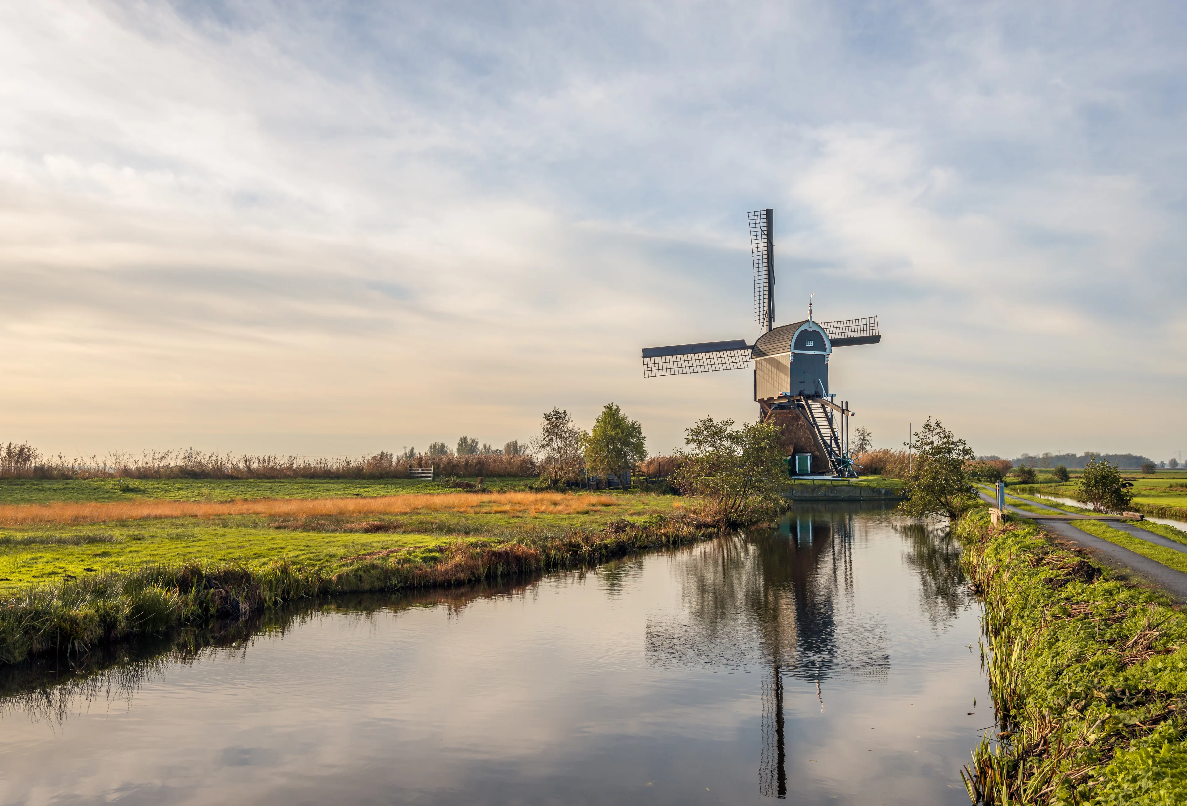 Zon moet vechten voor een plekje, bewolking blijft in de buurt