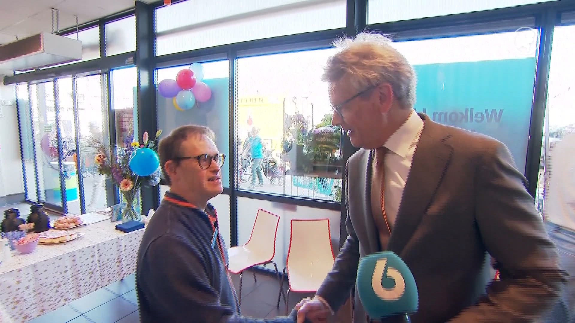 Na 25 jaar neemt Wouter afscheid van supermarkt: 'Hij hoort er gewoon bij'