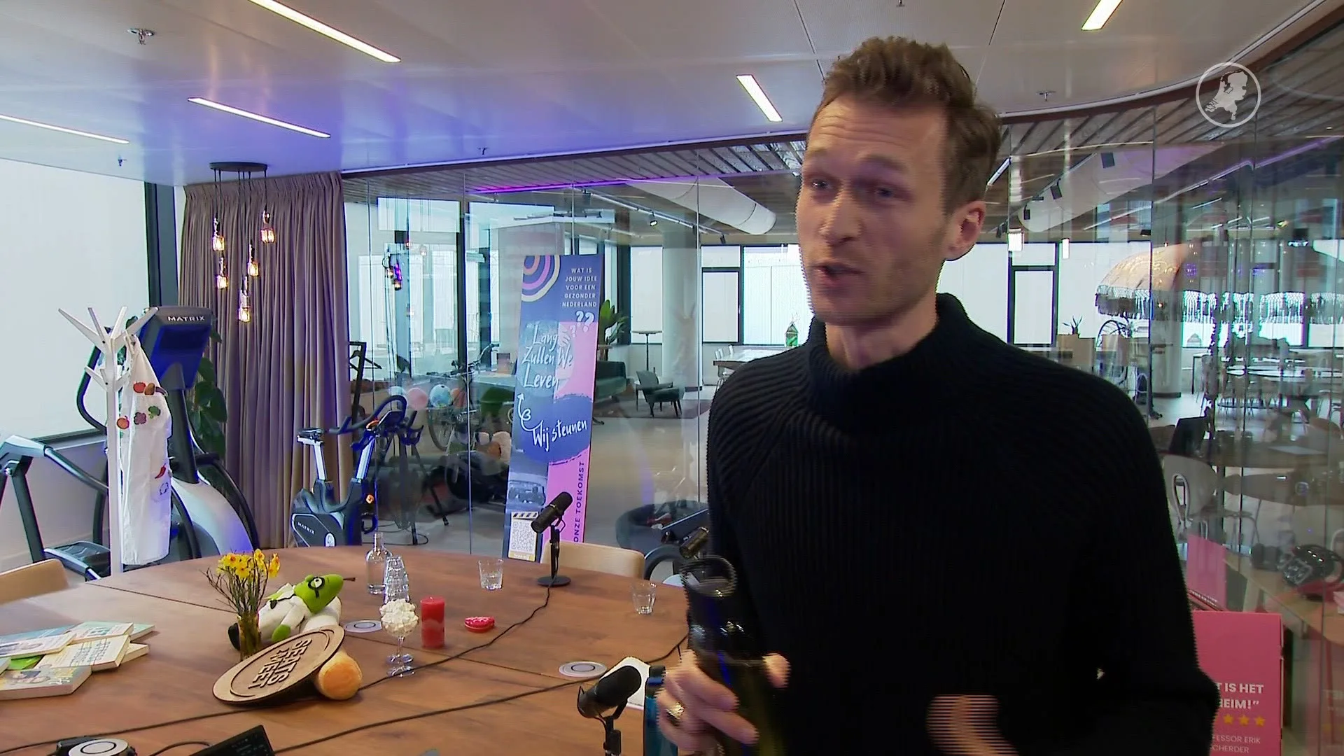 Huisartsen Stefan en Alja vasten 50 uur lang in glazen spreekkamer