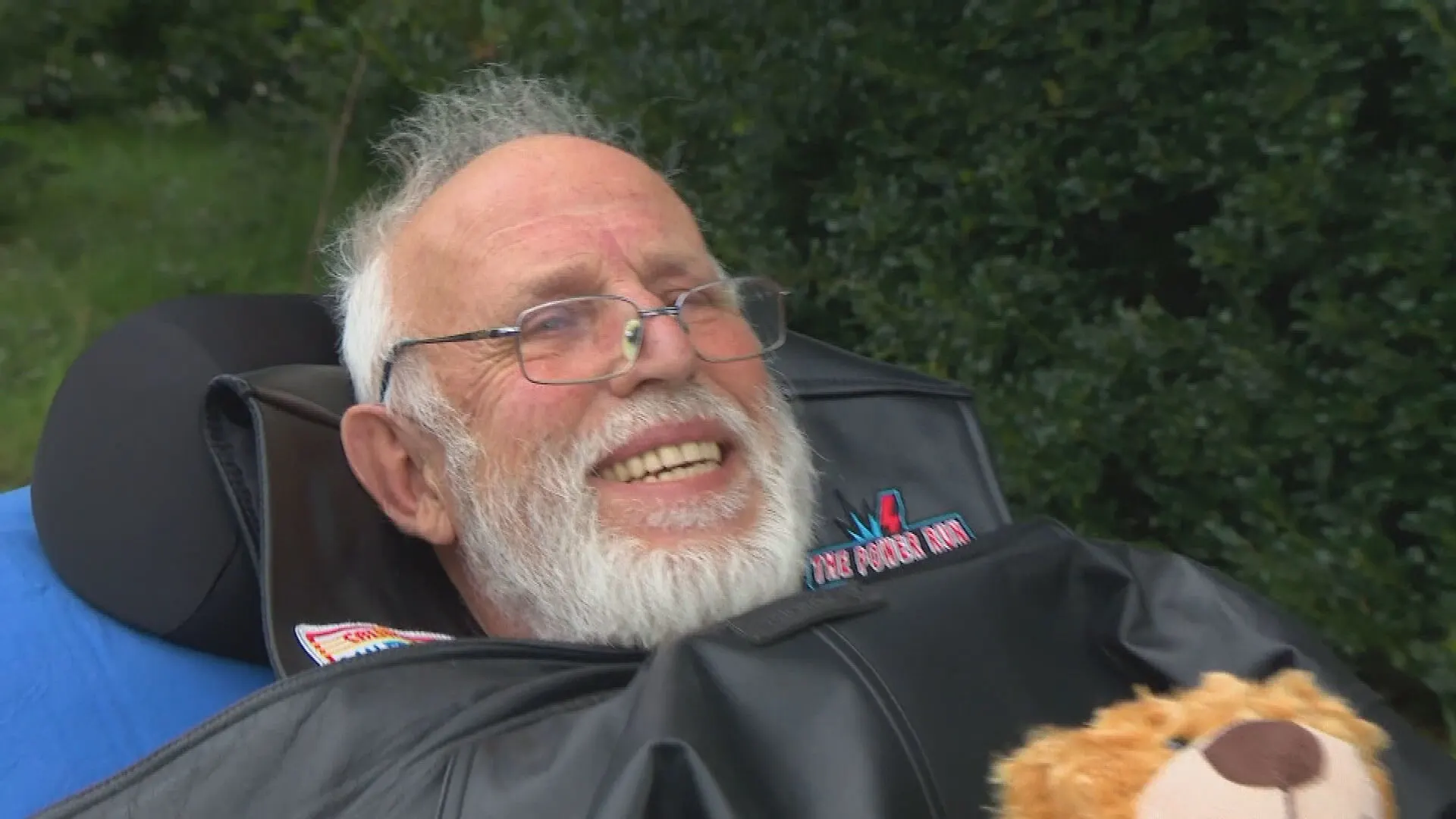 Imposante motortocht voor zieke Casper met eerbetoon aan oprichter wensambulance